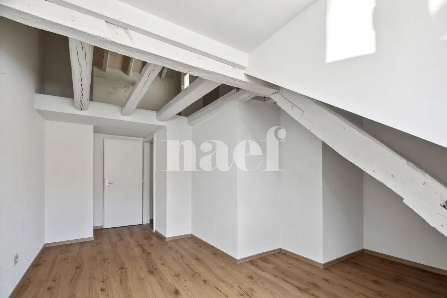 Beautiful atypical apartment in the heart of the city. - Photo 7 of 12