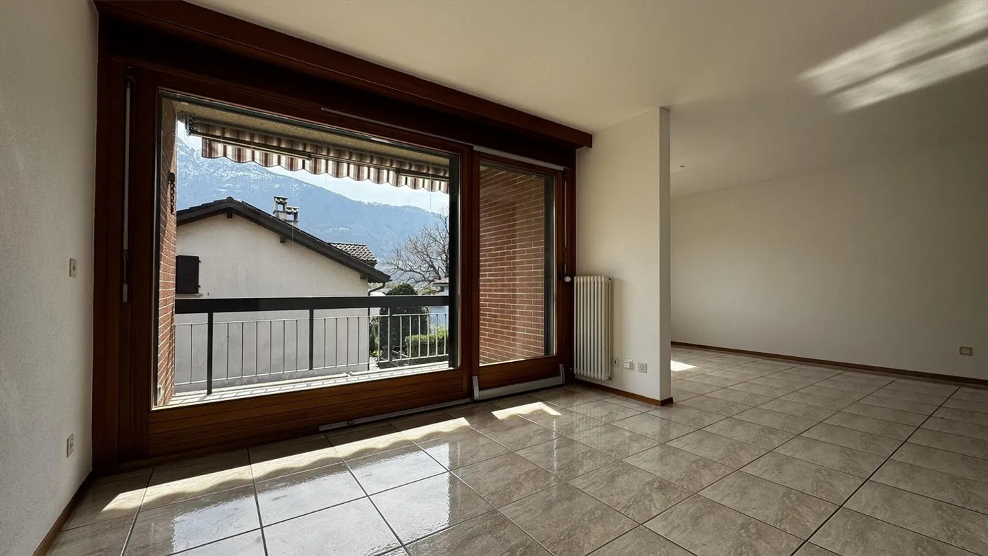 SEMENTINA - ZU VERKAUFEN GERÄUMIGE 4.5 ZIMMER IN PRIVILEGIERTER LAGE - Foto 3 von 13