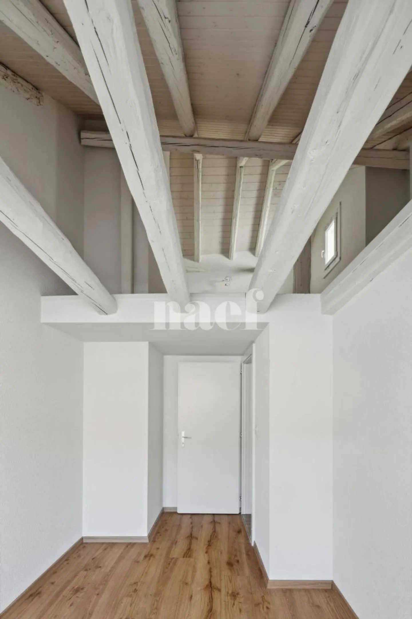 Beautiful atypical apartment in the heart of the city. - Photo 10 of 12
