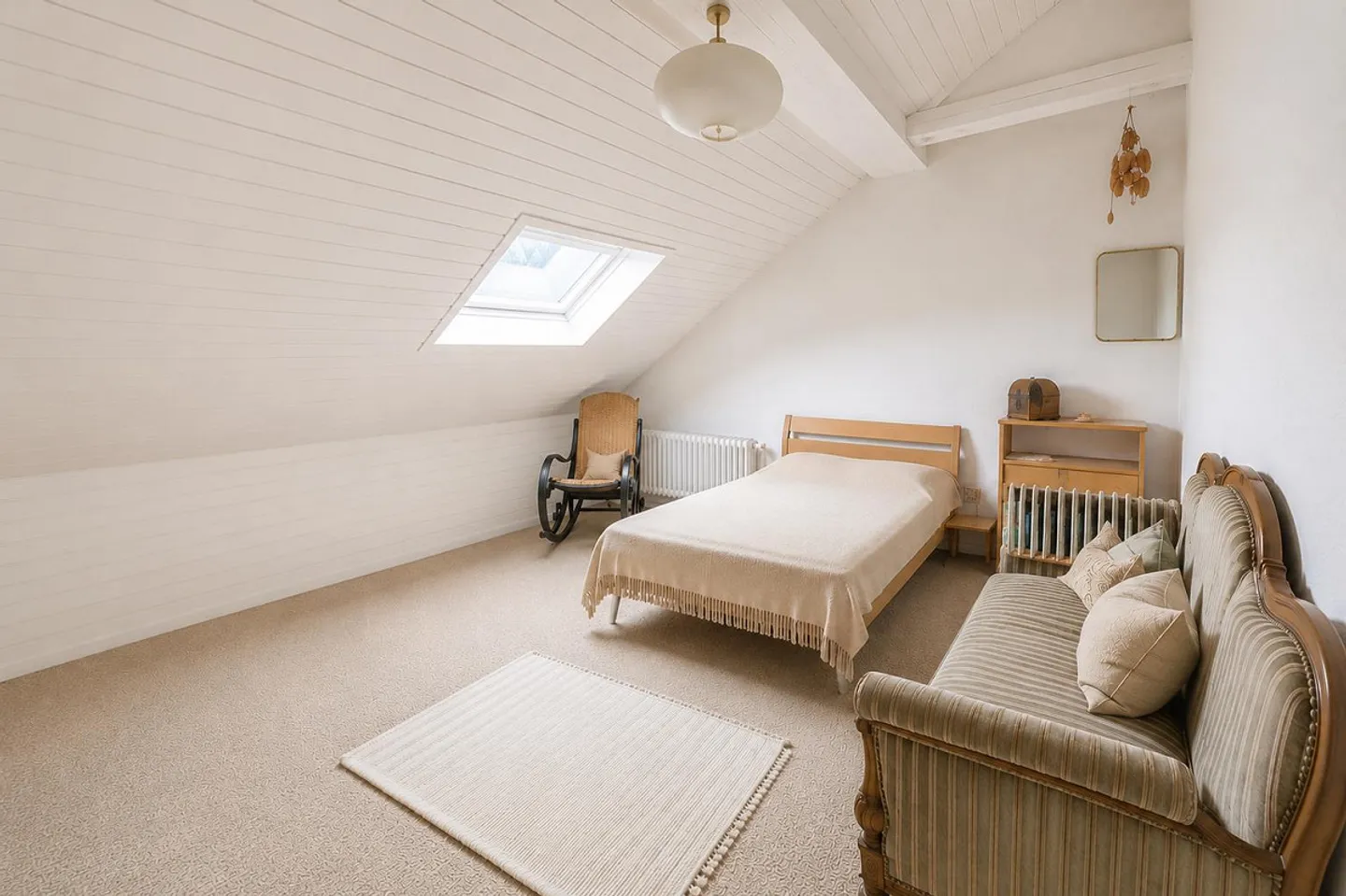 5-Room Maisonette Apartment with a View and Lots of Charm - Photo 8 of 13
