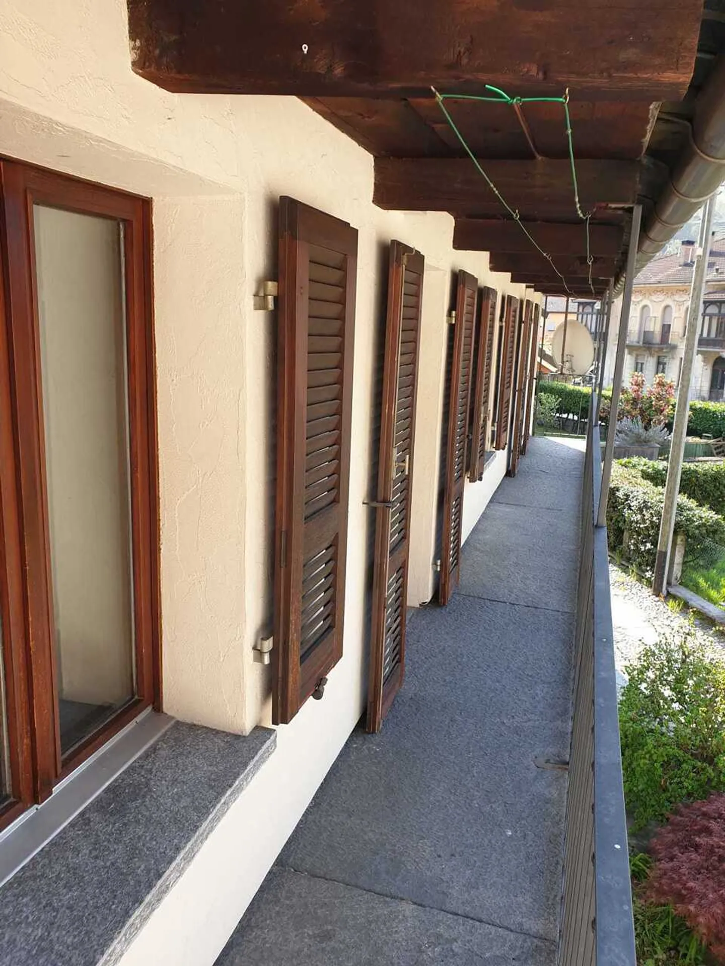 For rent completely renovated apartment - Photo 2 of 11
