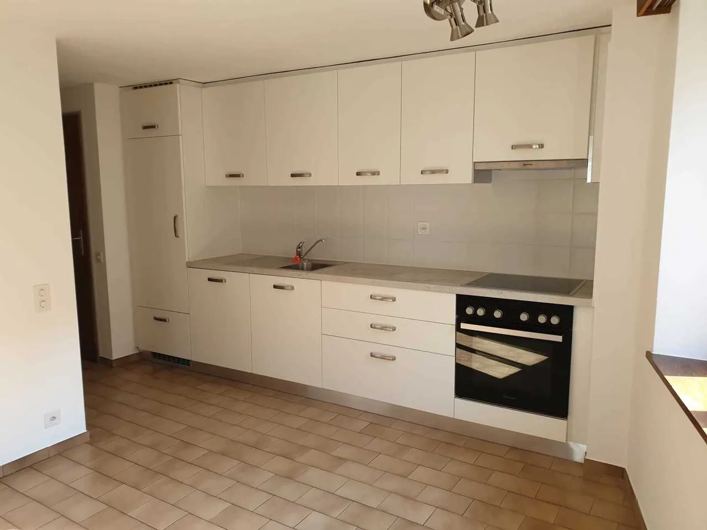 For rent completely renovated apartment - Photo 3 of 11