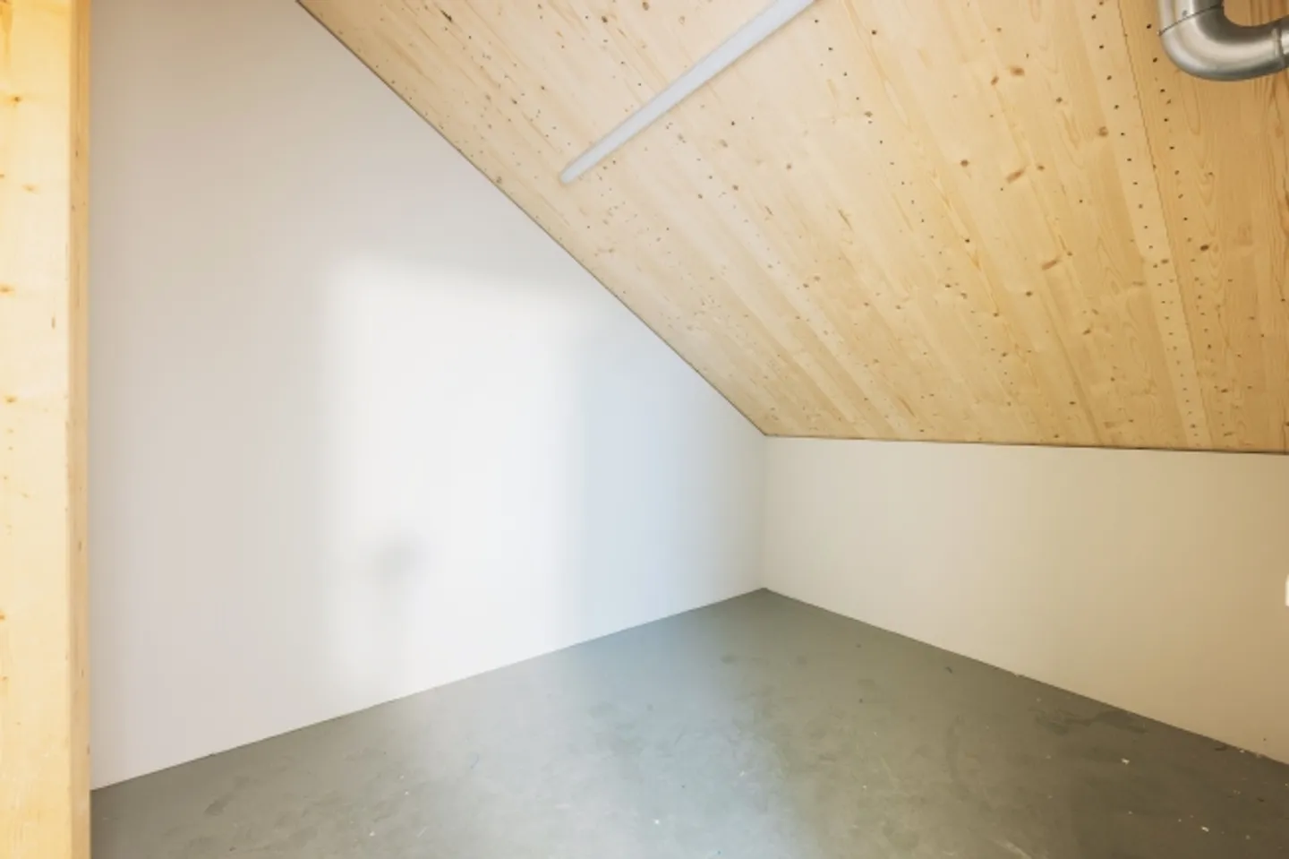 Hobby room for rent in Knonau - Photo 2 of 2