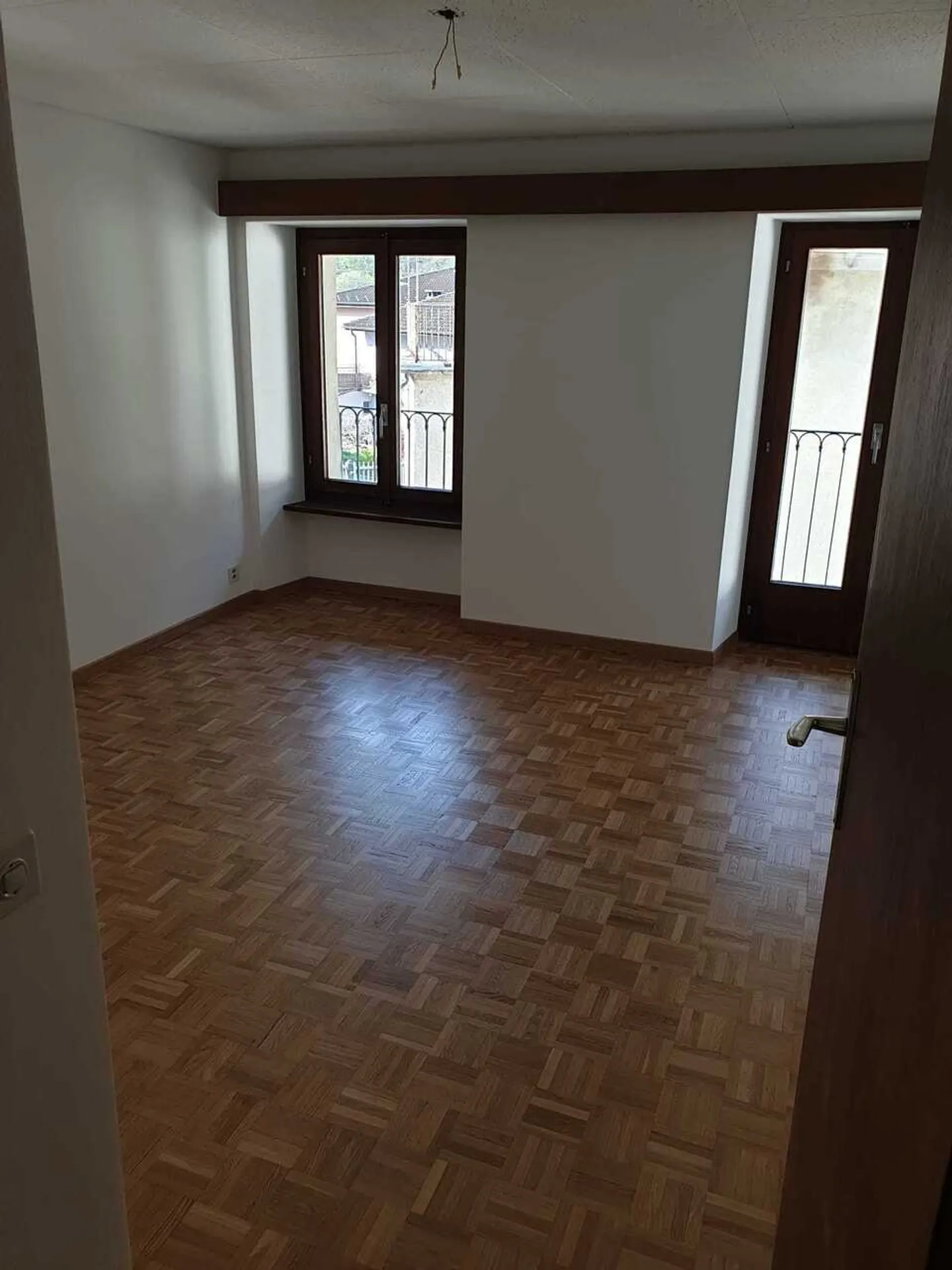 For rent completely renovated apartment - Photo 7 of 11