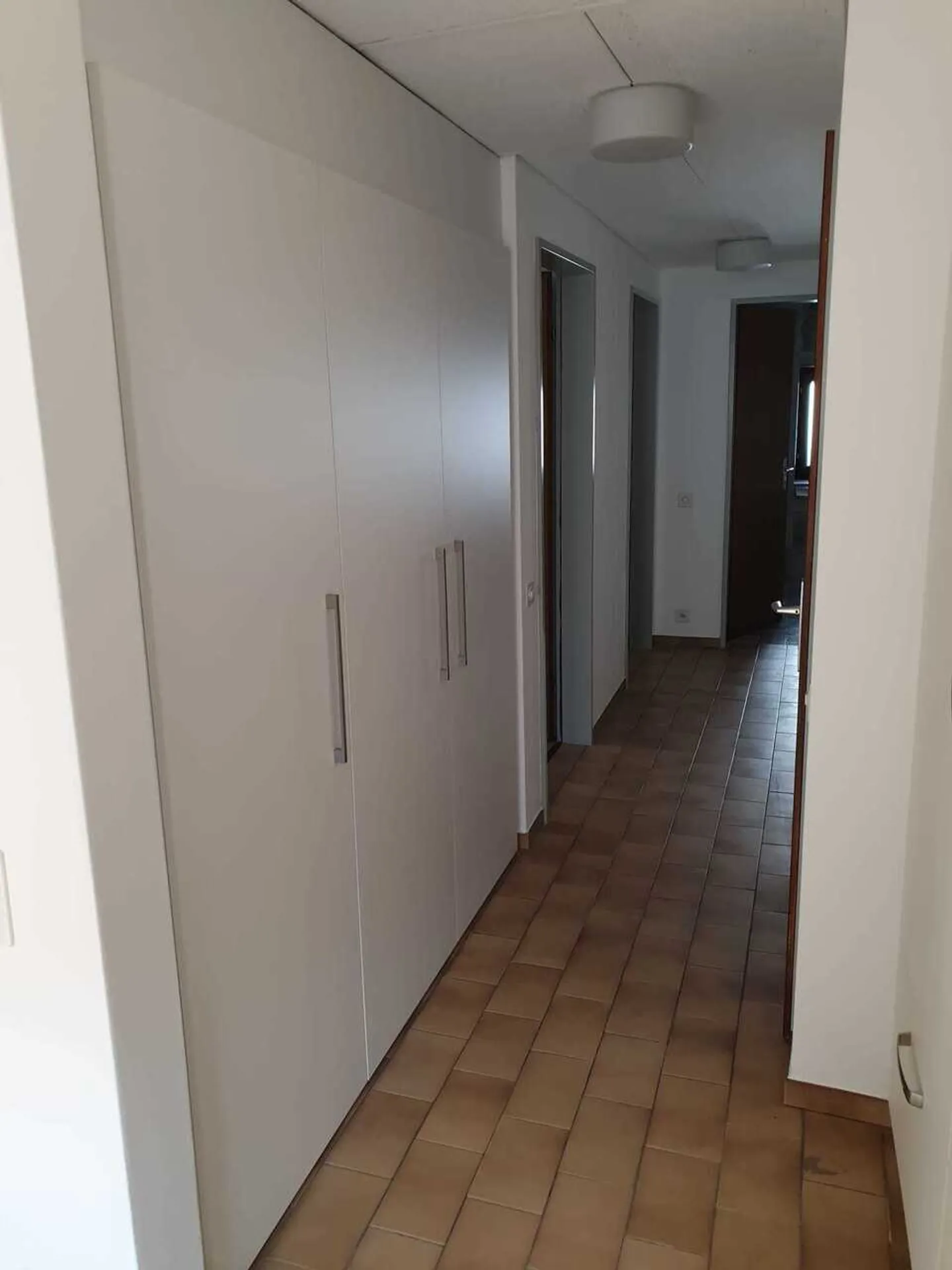 For rent completely renovated apartment - Photo 8 of 11