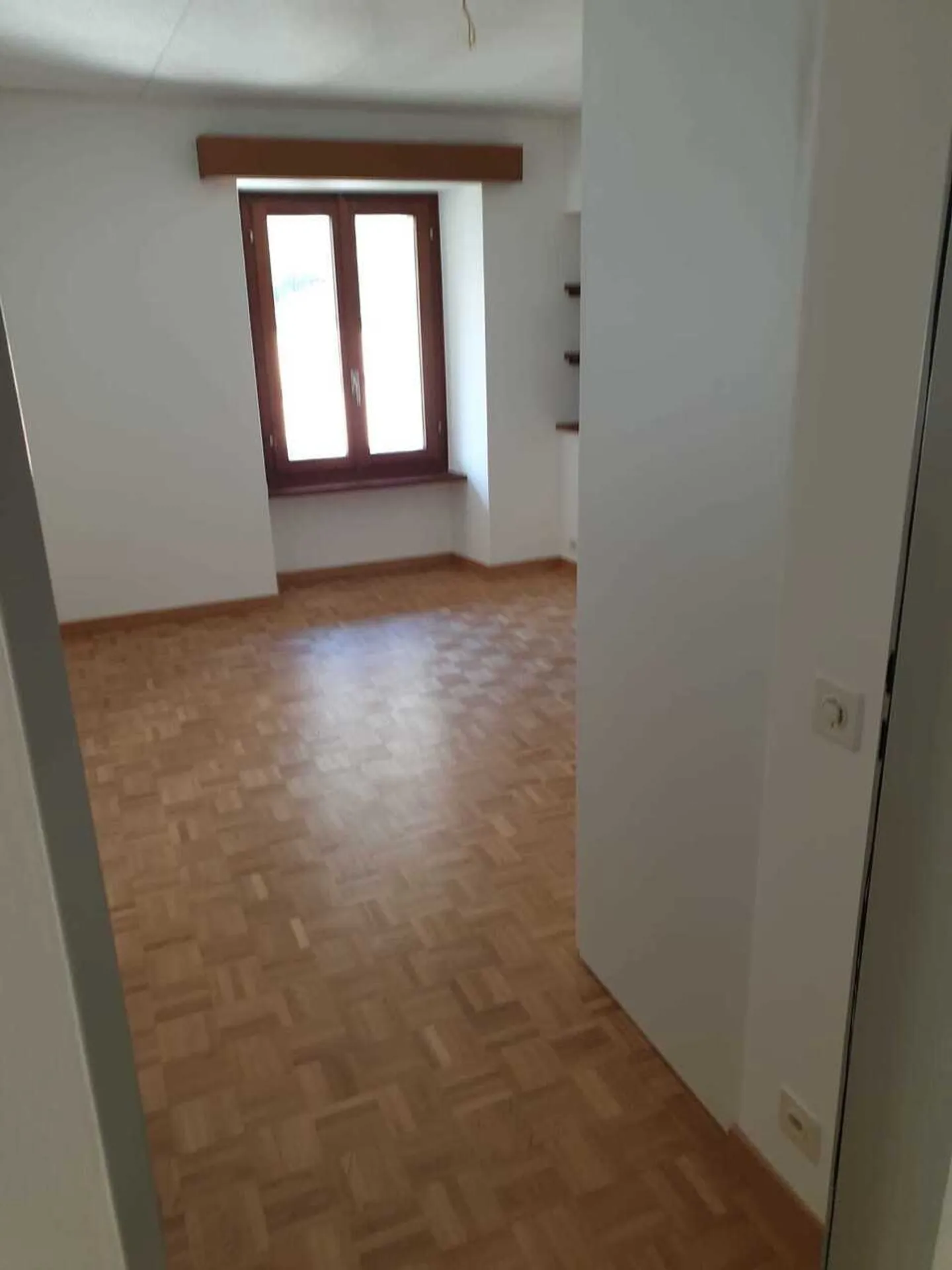 For rent completely renovated apartment - Photo 9 of 11