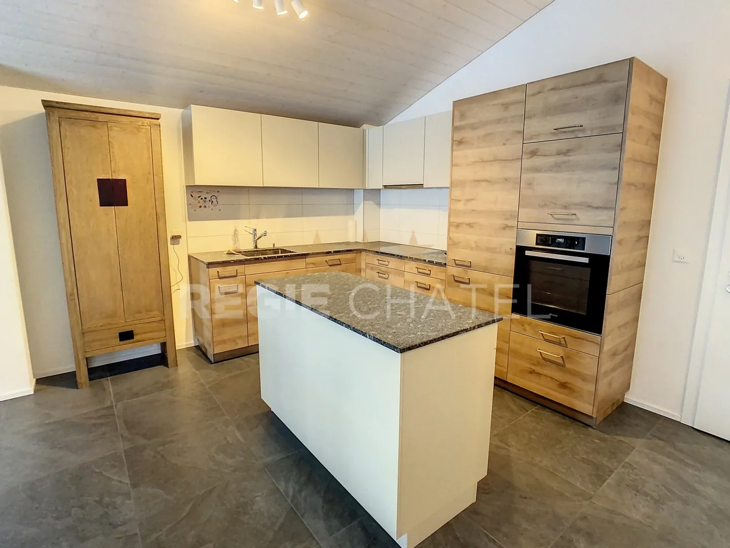 Bel appartement de 2.5 pièces - Photo 3 sur 8