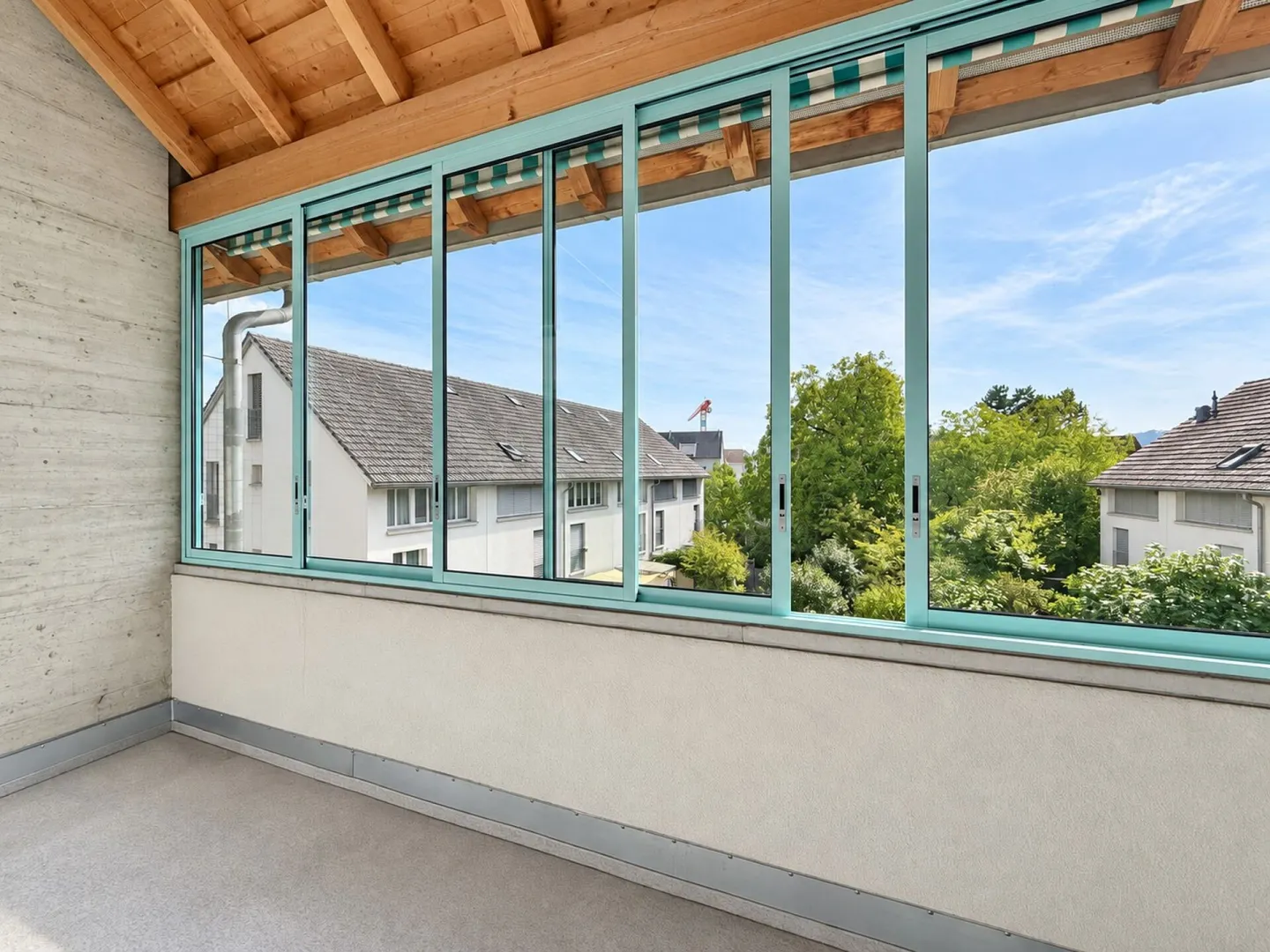 Central, quiet, sunny and right at the top: Charming maisonette apartment with underground parking space included - Photo 1 of 1