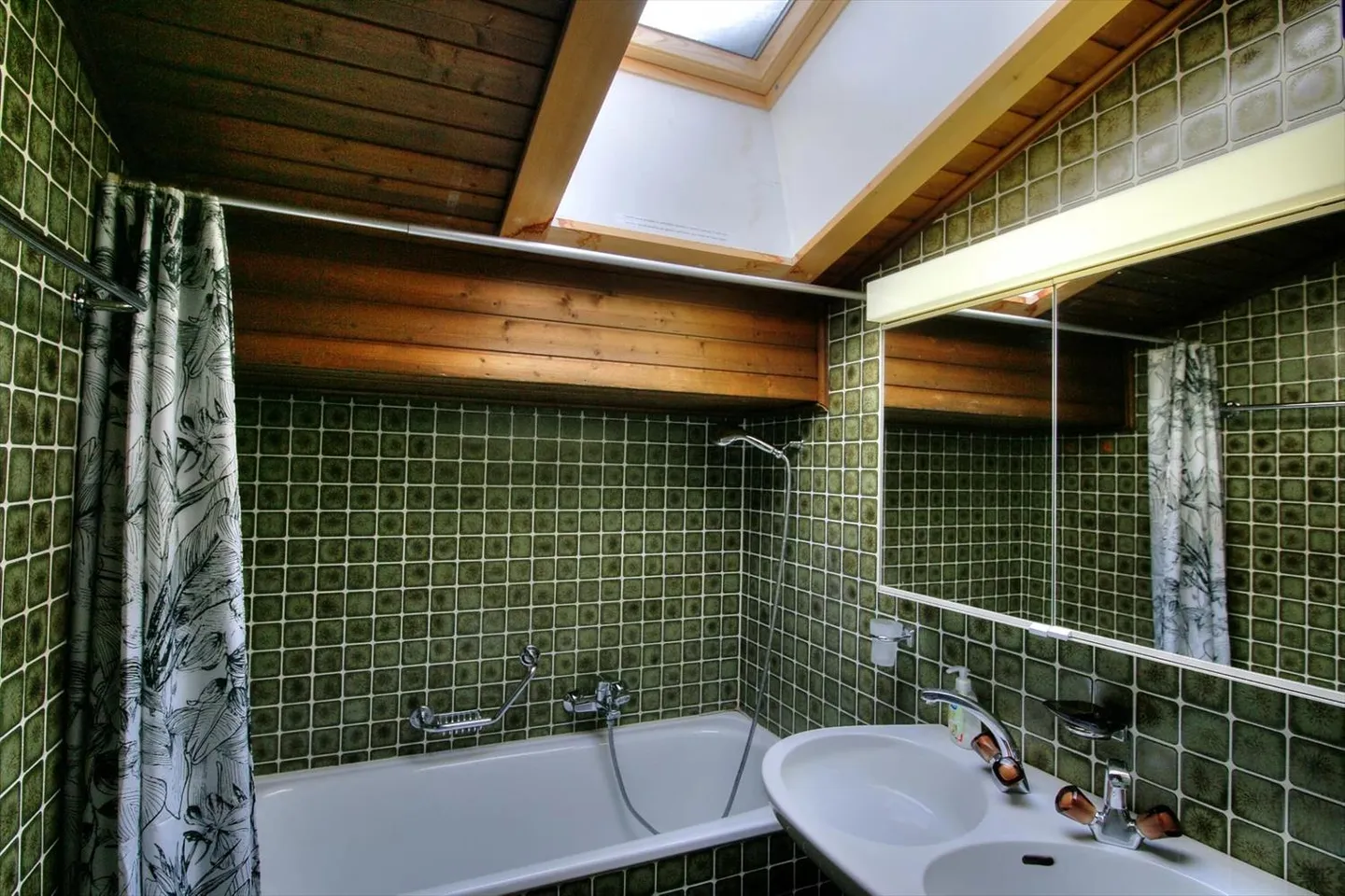 Attic with 4.5 rooms opposite the Morgins cable car - Photo 9 of 11