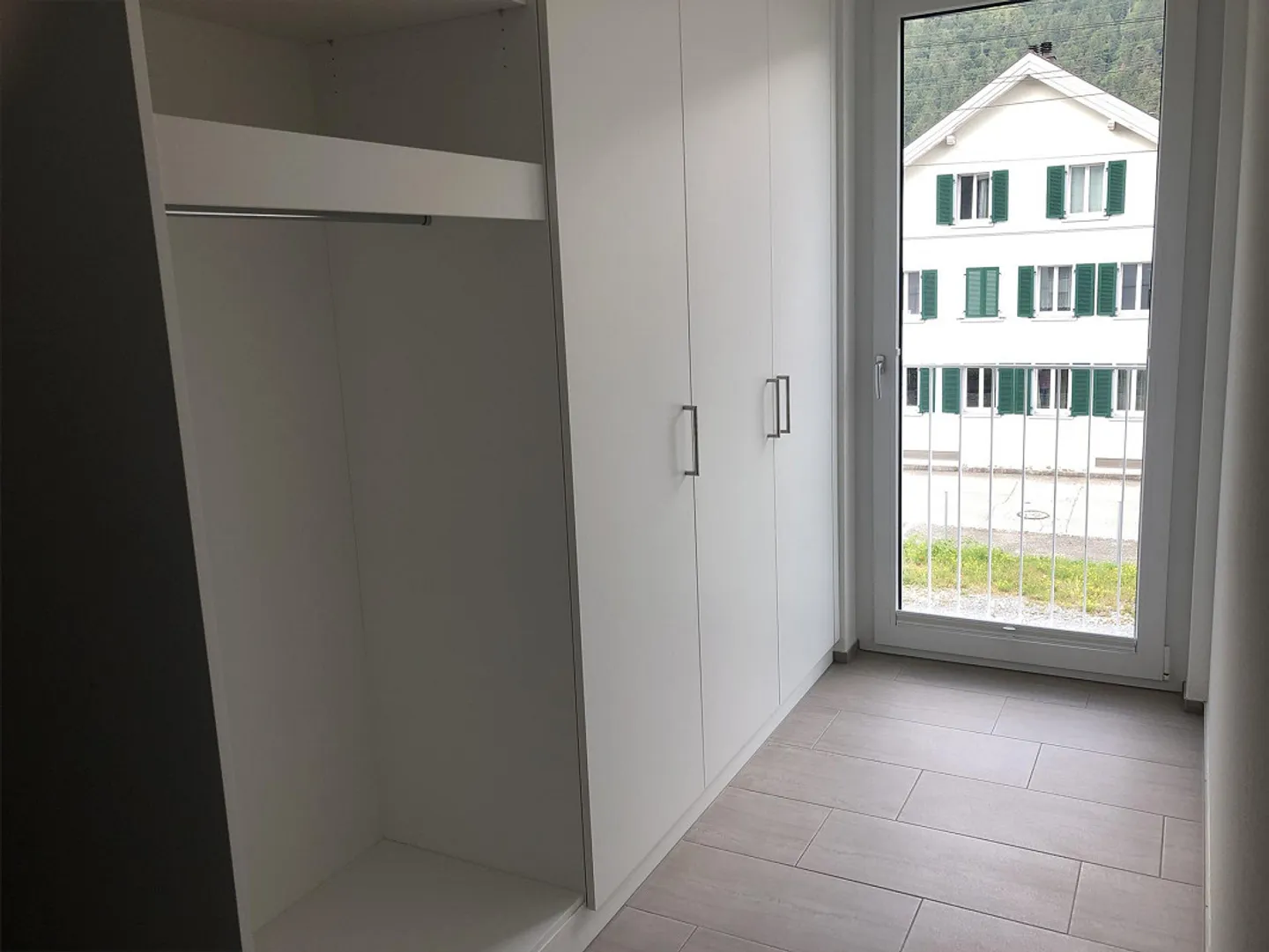 Appartamento moderno di 4,5 locali a Rhäzüns (incluso posto auto in garage sotterraneo) - Foto 11 di 16