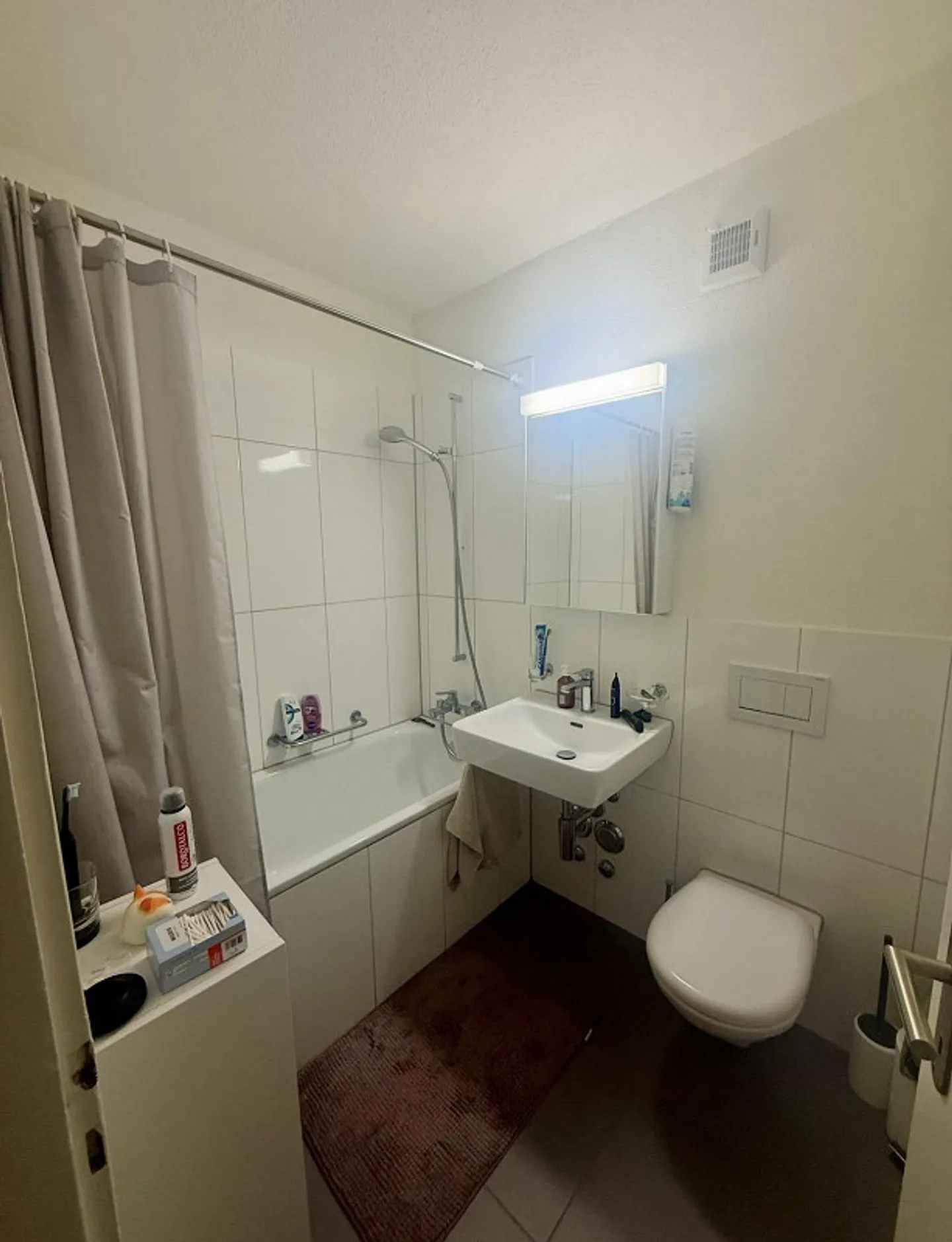 Modern & Functional 3-Rooms Apartment in Zurich Oerlikon - Photo 6 of 9