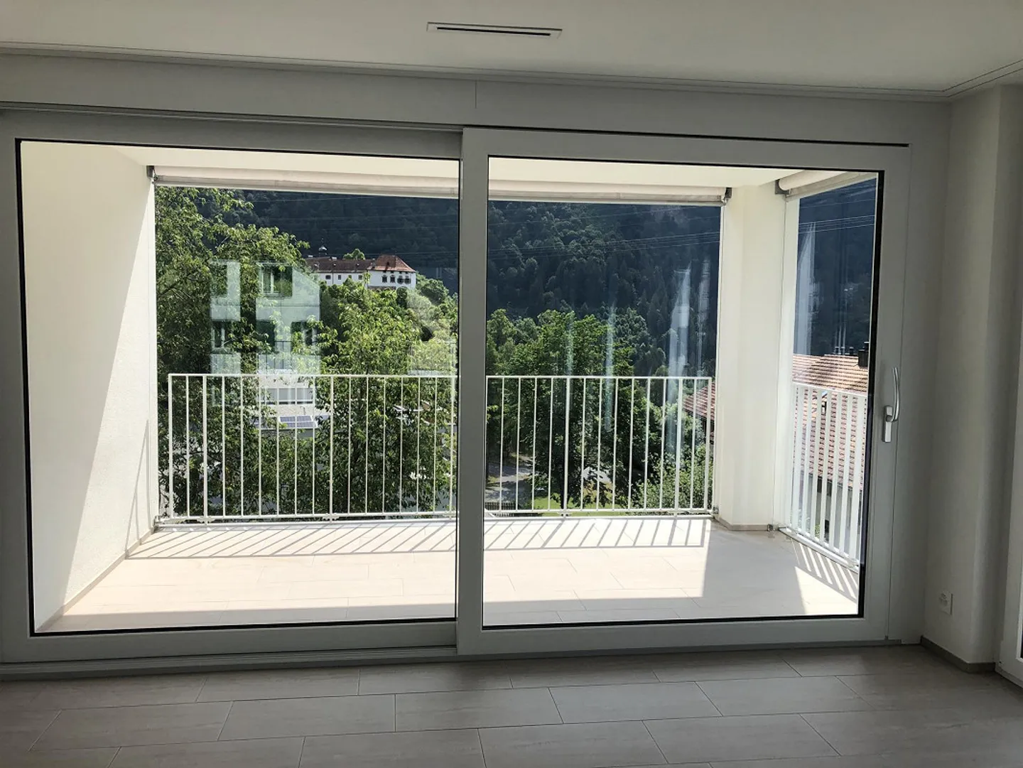 Appartamento moderno di 4,5 locali a Rhäzüns (incluso posto auto in garage sotterraneo) - Foto 4 di 16