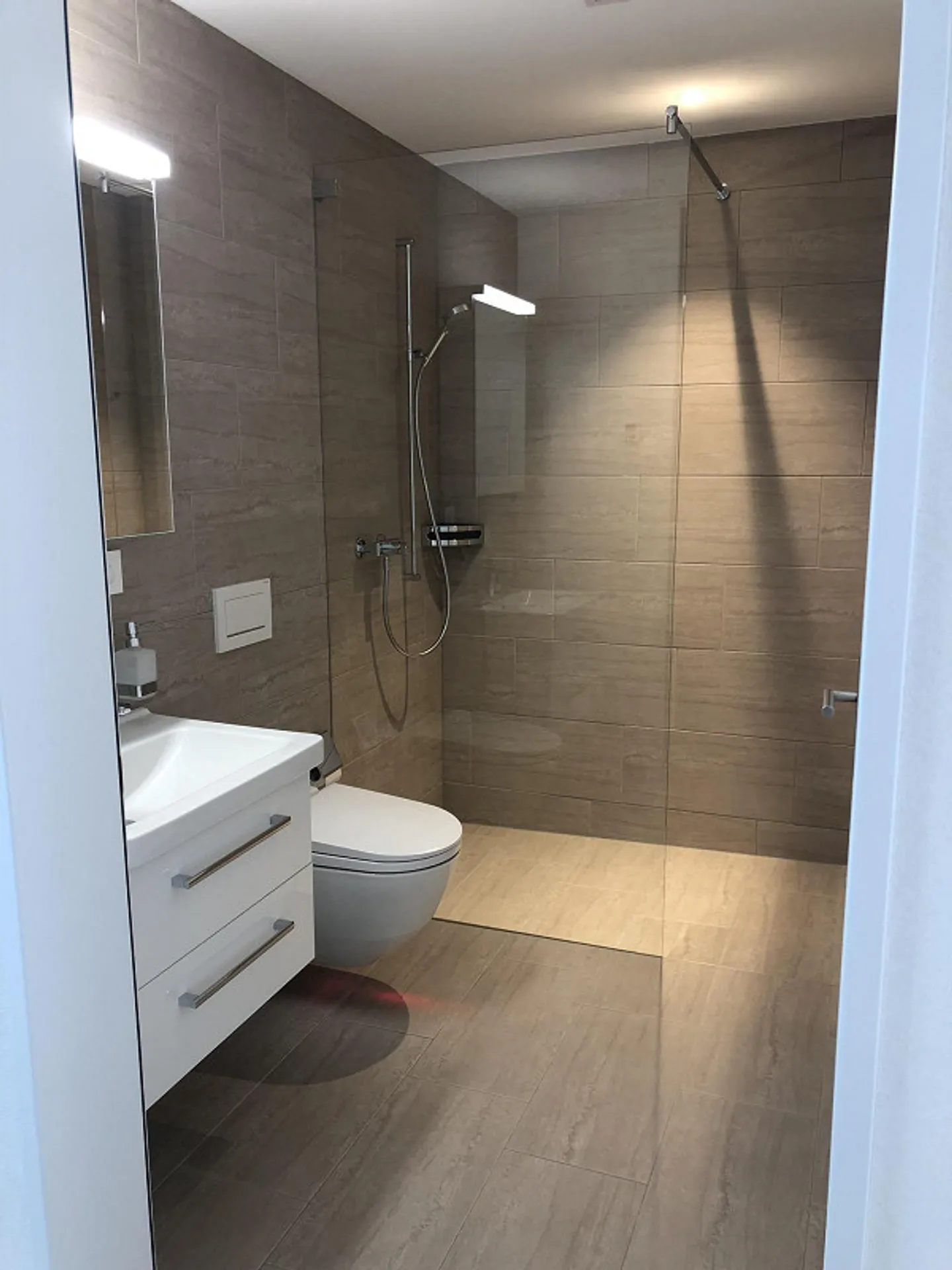 Appartamento moderno di 4,5 locali a Rhäzüns (incluso posto auto in garage sotterraneo) - Foto 8 di 16