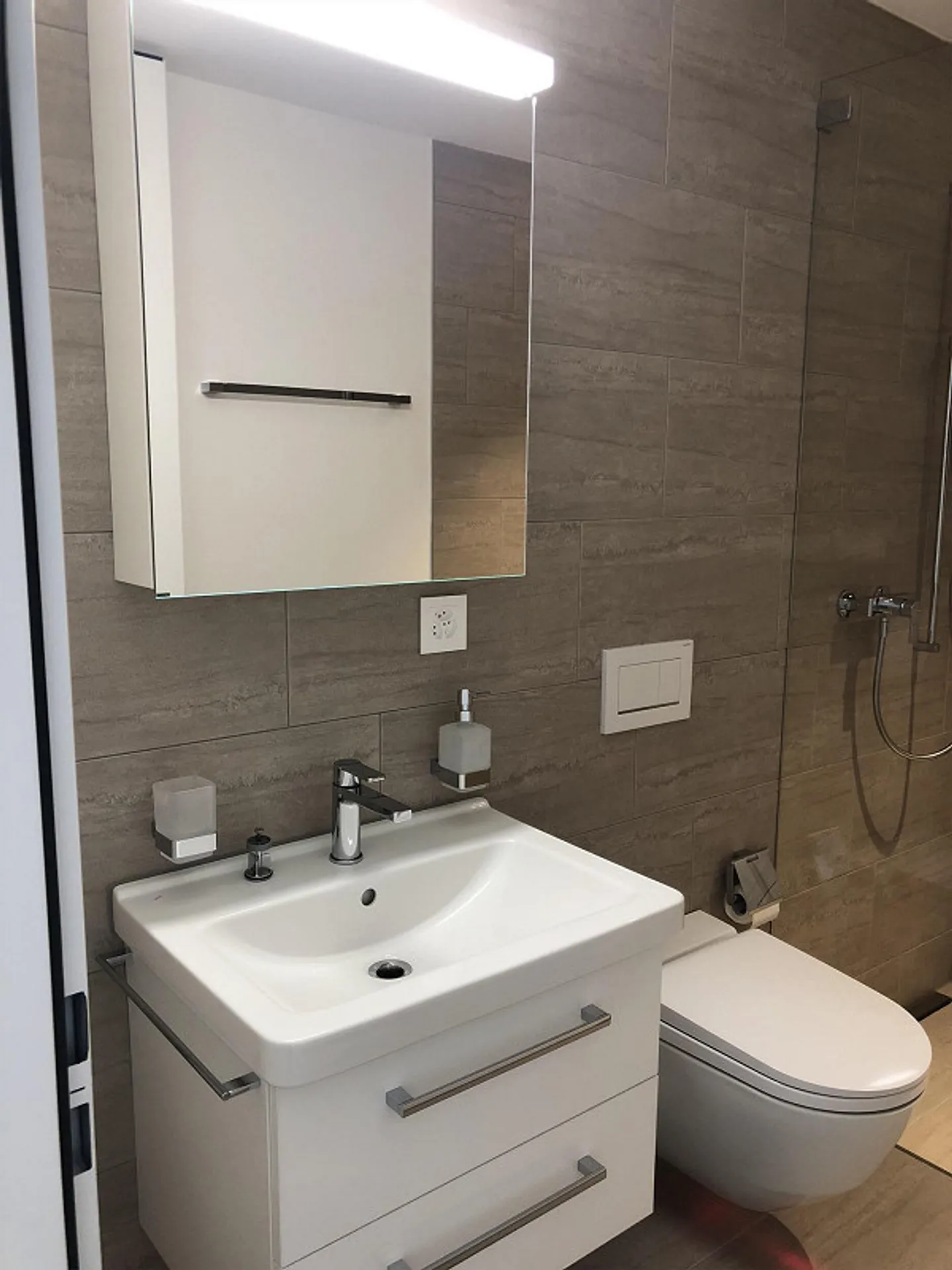 Appartamento moderno di 4,5 locali a Rhäzüns (incluso posto auto in garage sotterraneo) - Foto 9 di 16