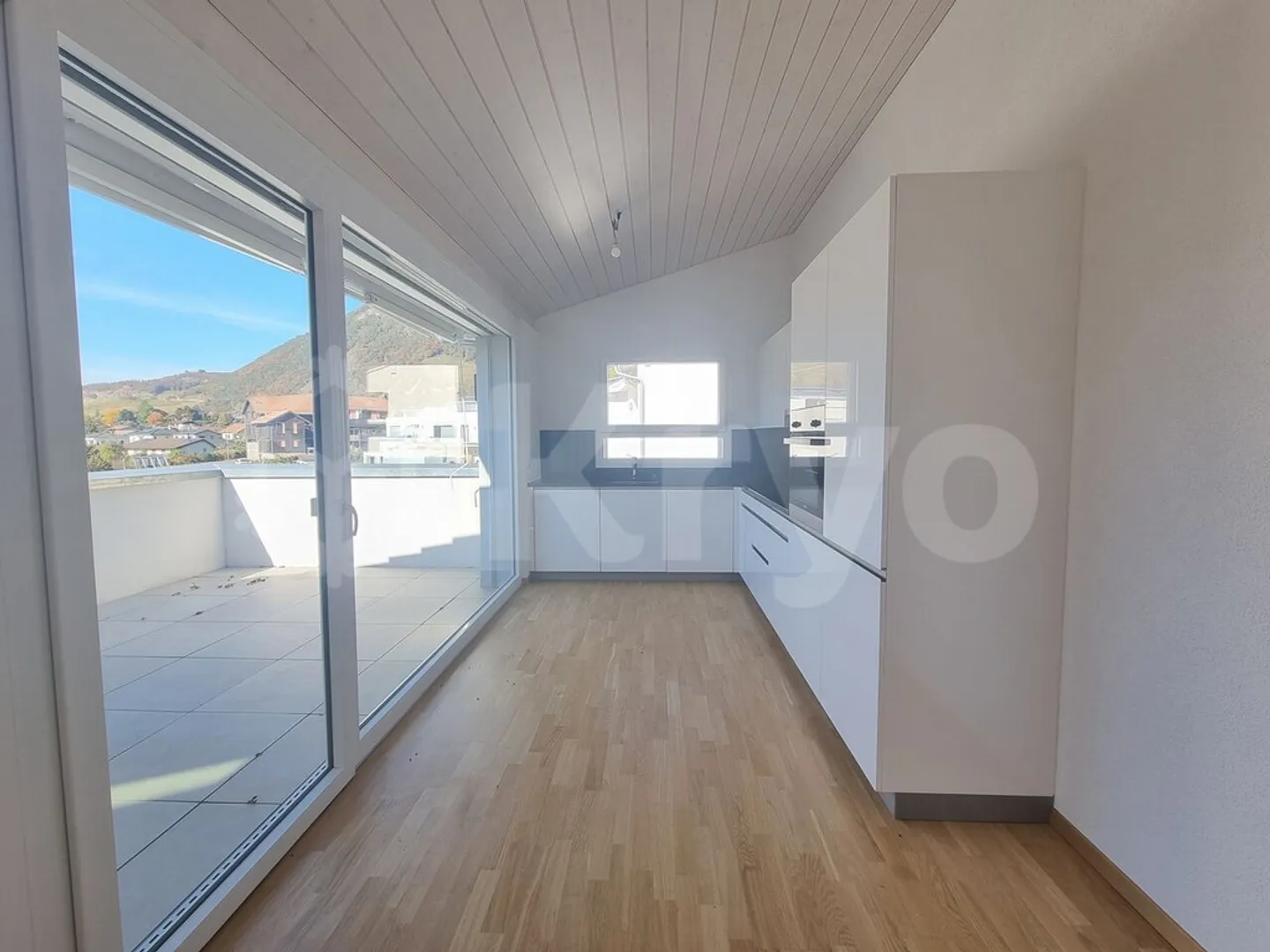 Magnificent 4.5-room apartment in the attic - Photo 4 of 12