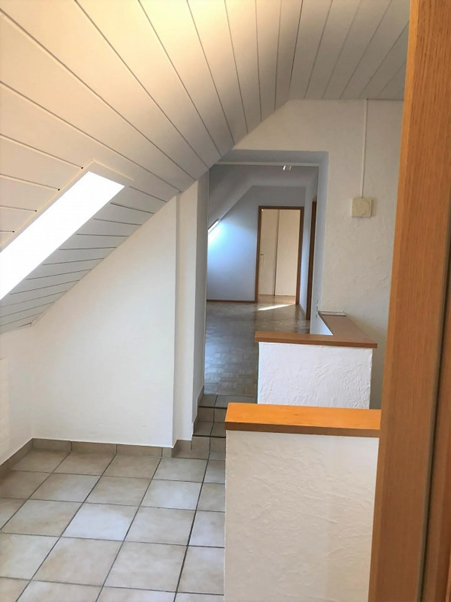 Grosse, helle 3 1/2-Zimmer-Dachwohnung an ruhiger Lage - Foto 3 von 12