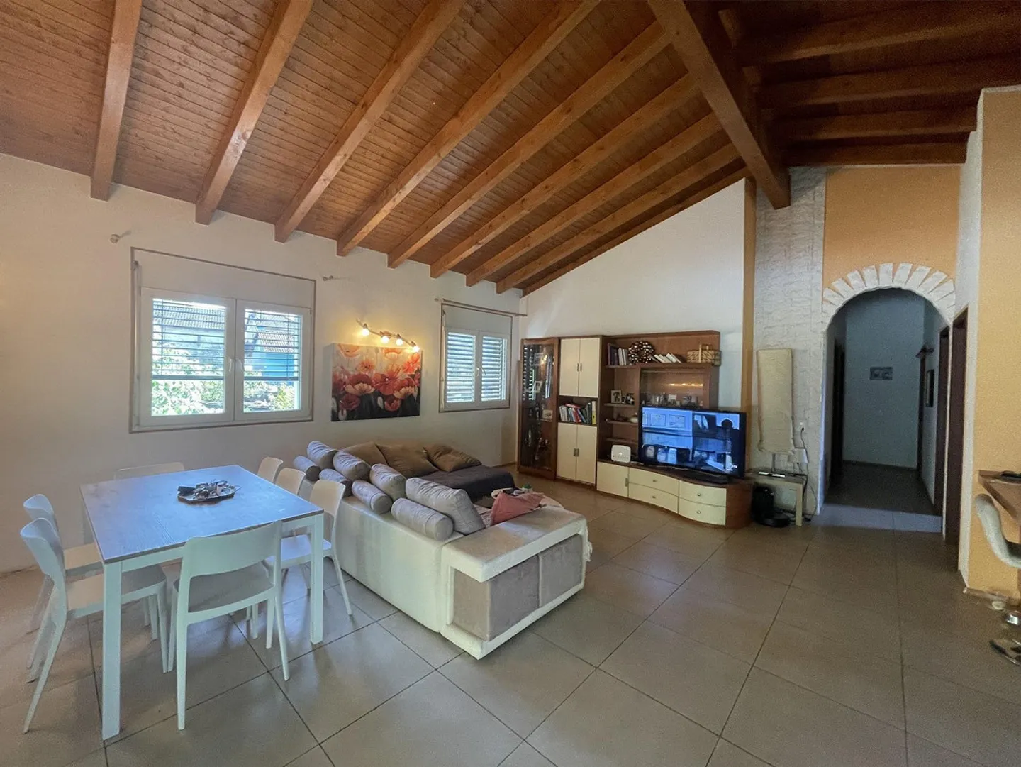 NEUES ZWEIFAMILIENHAUS 4.5 UND 3.5 IN RUHIGER LAGE - Foto 2 von 10