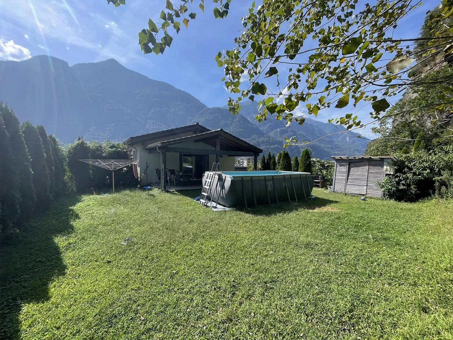 NEUES ZWEIFAMILIENHAUS 4.5 UND 3.5 IN RUHIGER LAGE - Foto 8 von 10