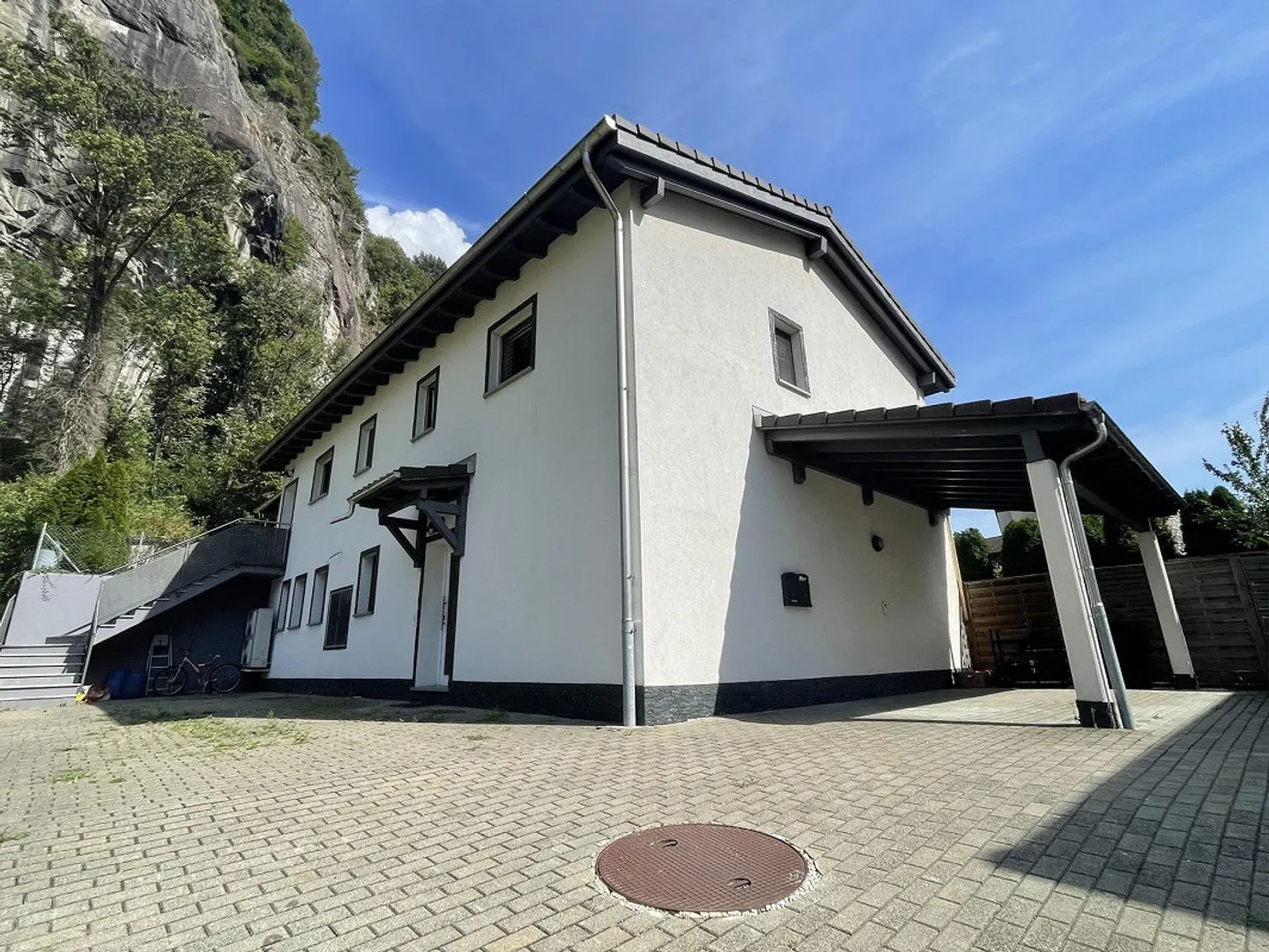 NEUES ZWEIFAMILIENHAUS 4.5 UND 3.5 IN RUHIGER LAGE - Foto 9 von 10