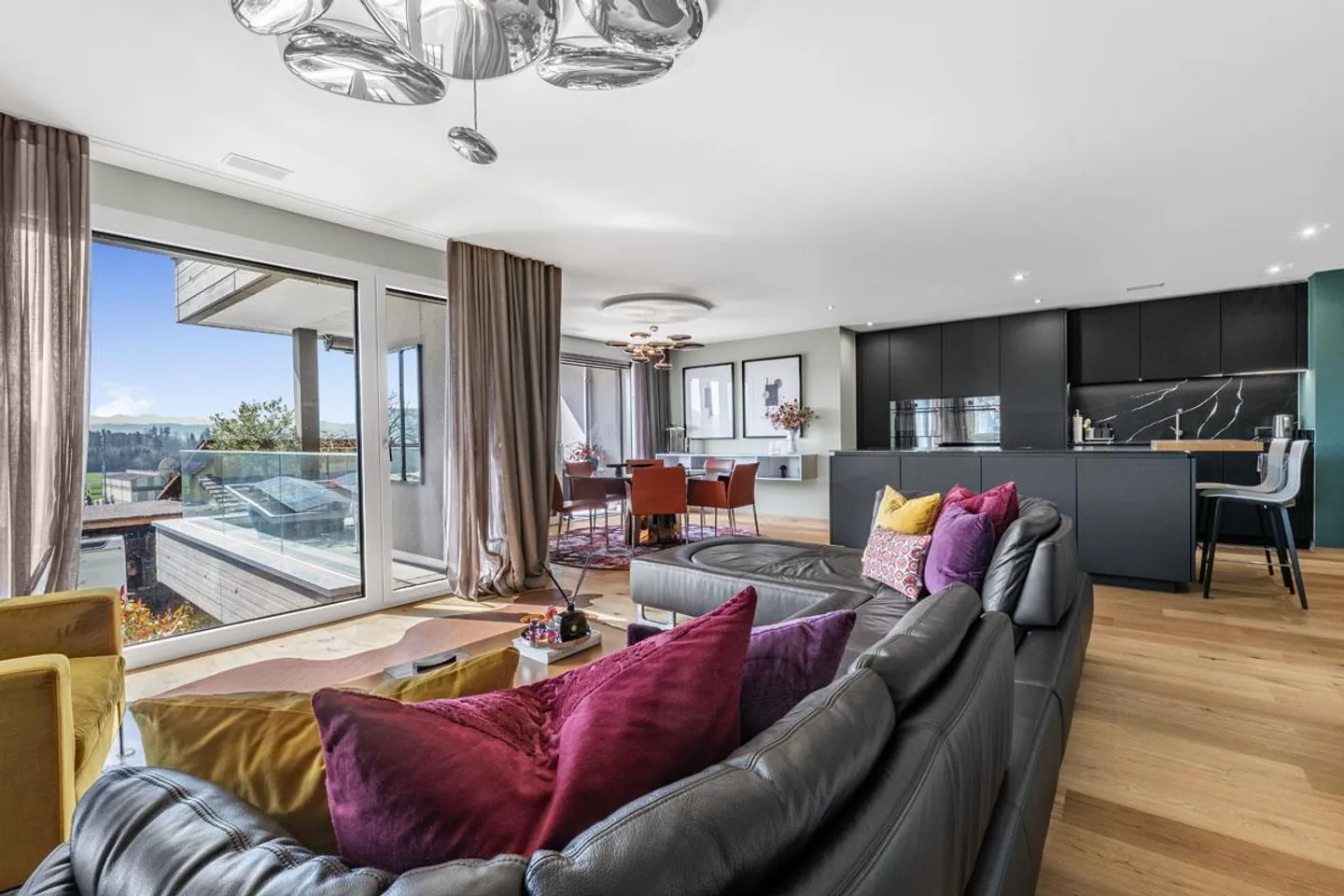 Luce. Spazio. Design. – Appartamento con terrazza elegante e vista panoramica - Foto 2 di 5