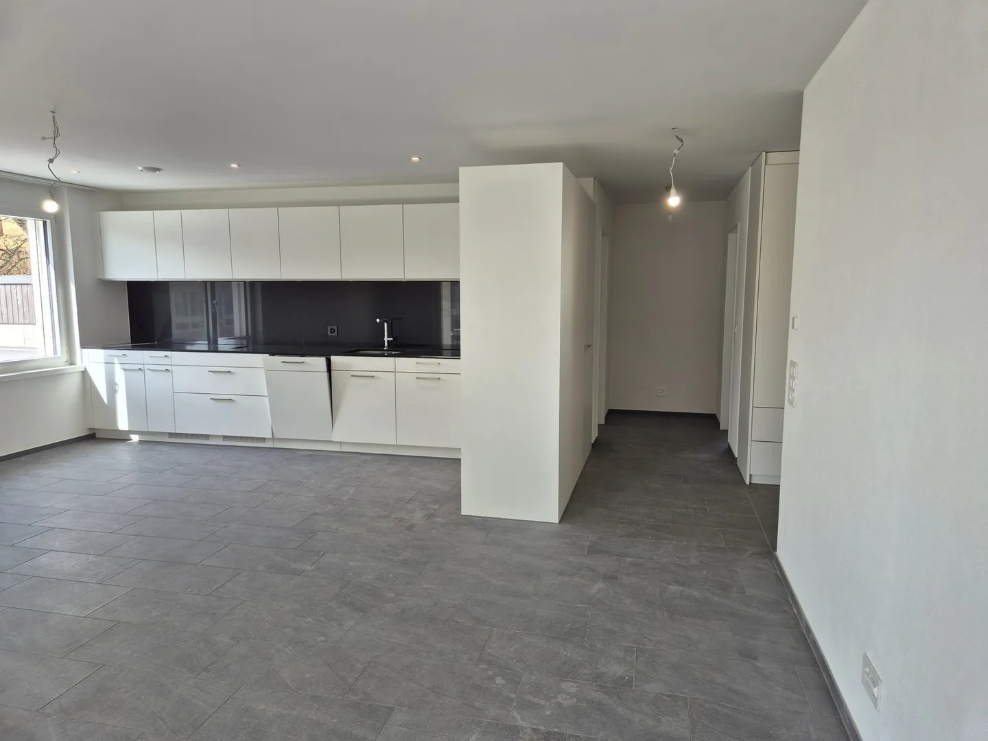 Modern 4.5-Room Apartment in Bülach - Photo 2 of 13
