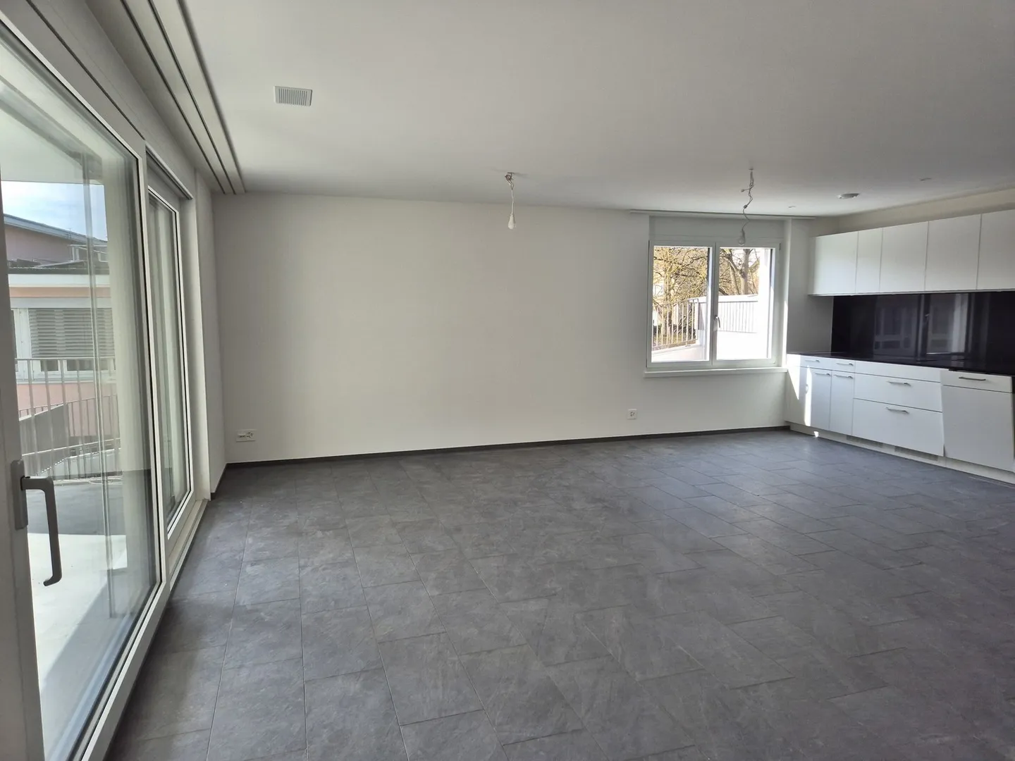 Modern 4.5-Room Apartment in Bülach - Photo 3 of 13