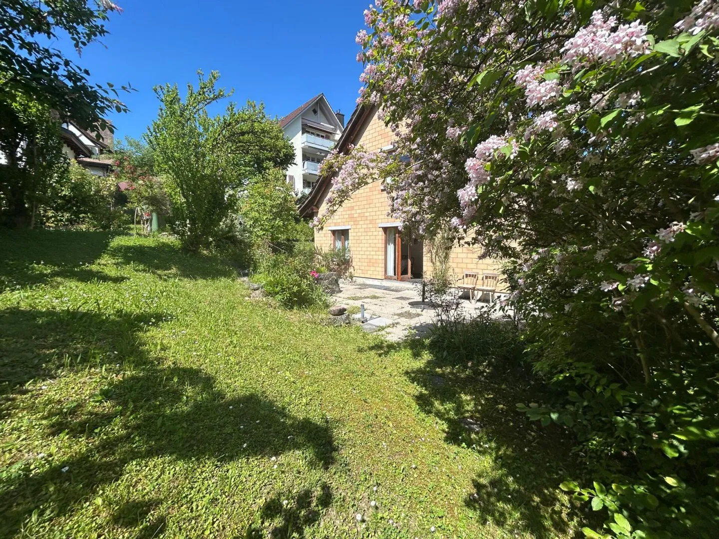 Your dream home in a quiet location - spacious and full of quality of life - Photo 3 of 8