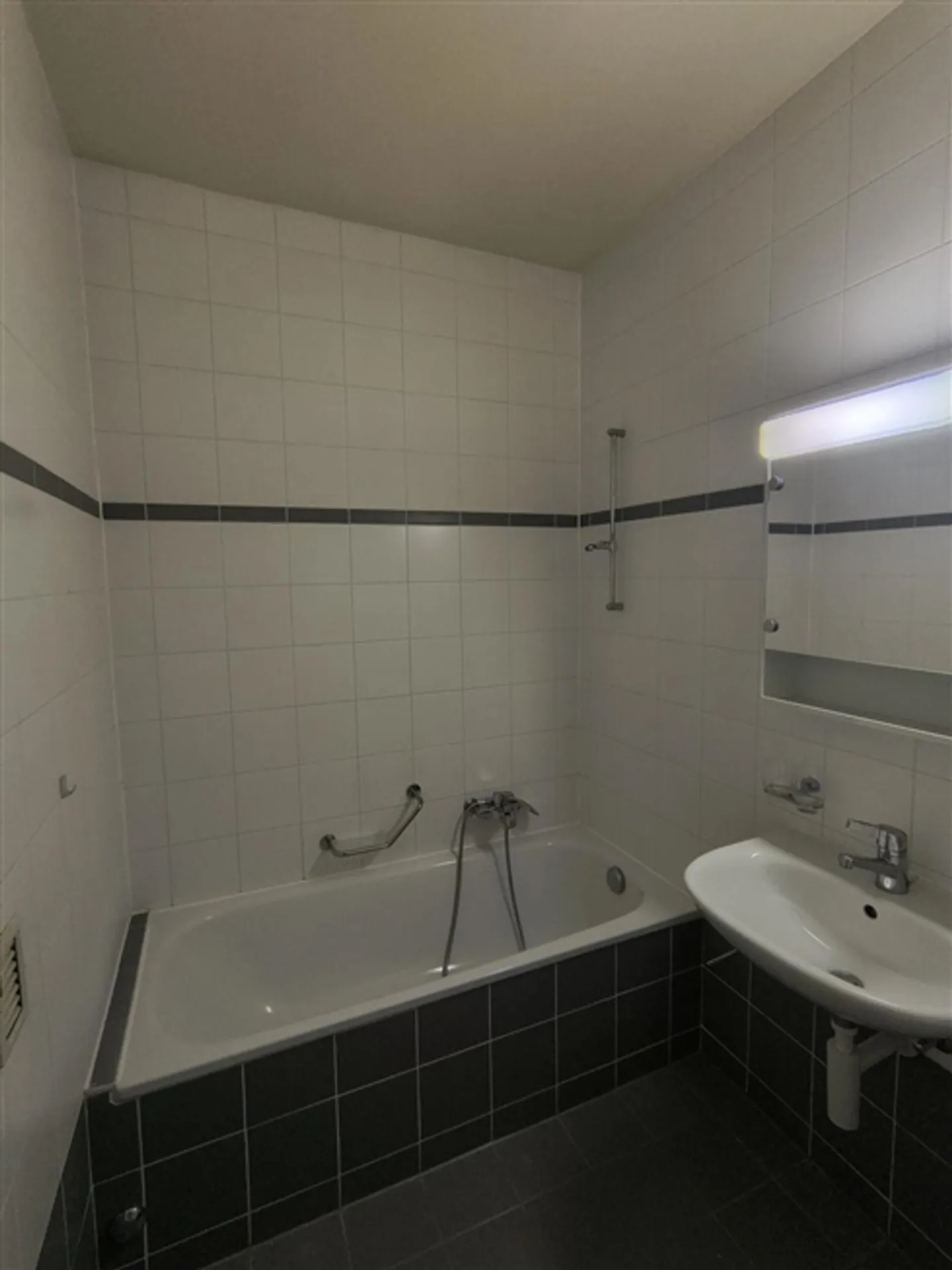 2.5 room apartment on the 4th floor near the train station - Photo 4 of 4