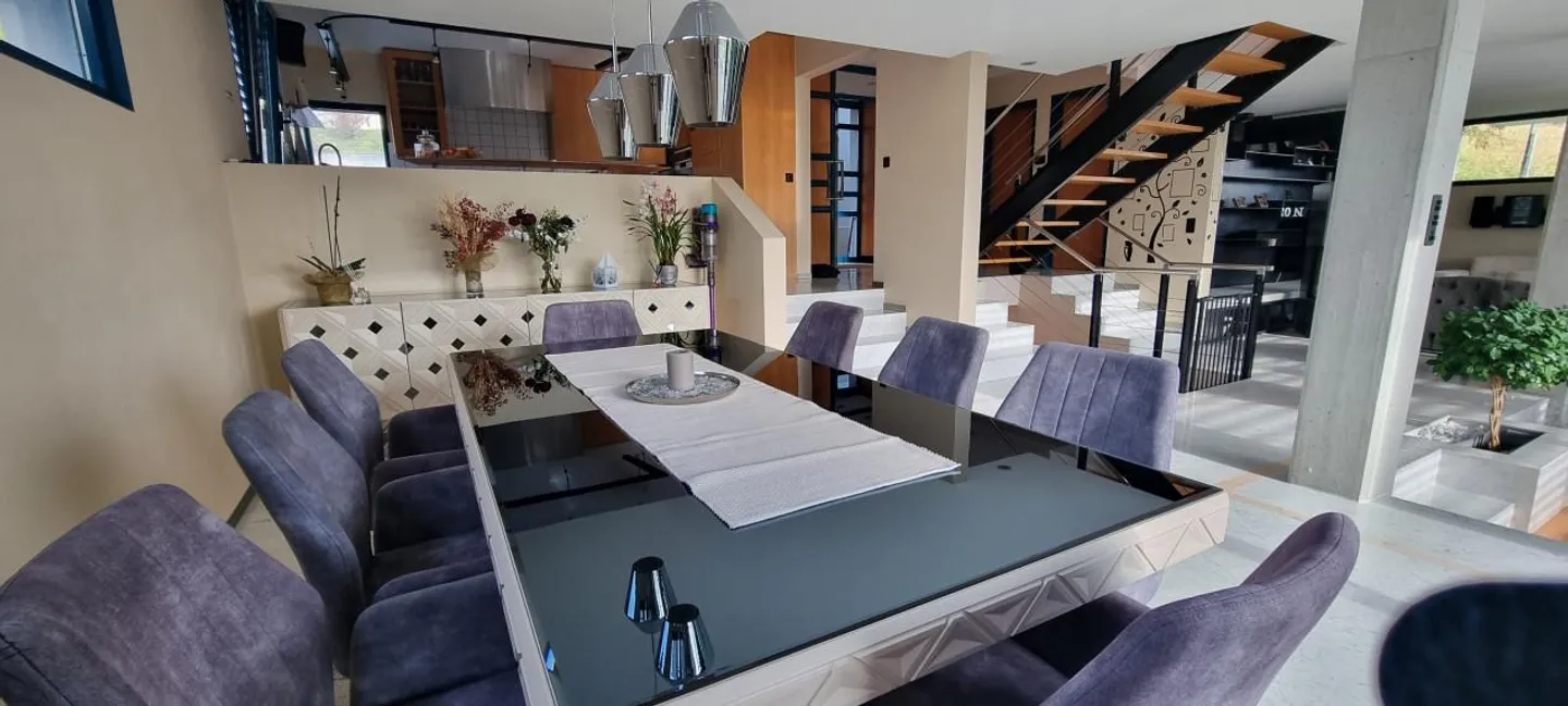 Villa Elegante con Spazi Ampi - Foto 2 di 13