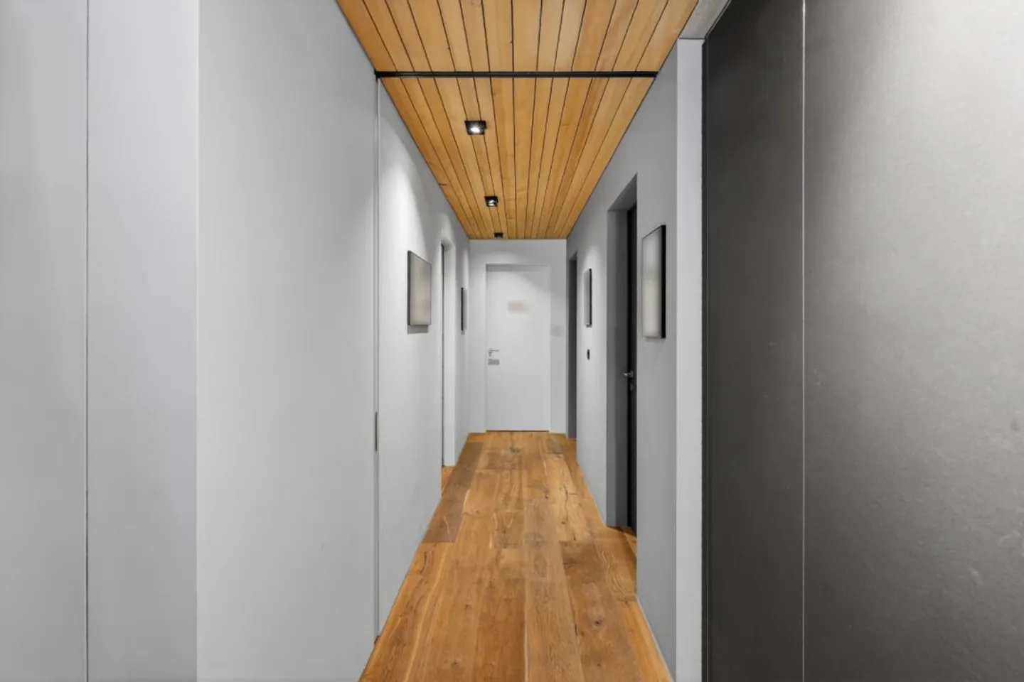 Exclusive penthouse apartment in modern wooden construction with beautiful panoramic view - Photo 5 of 13