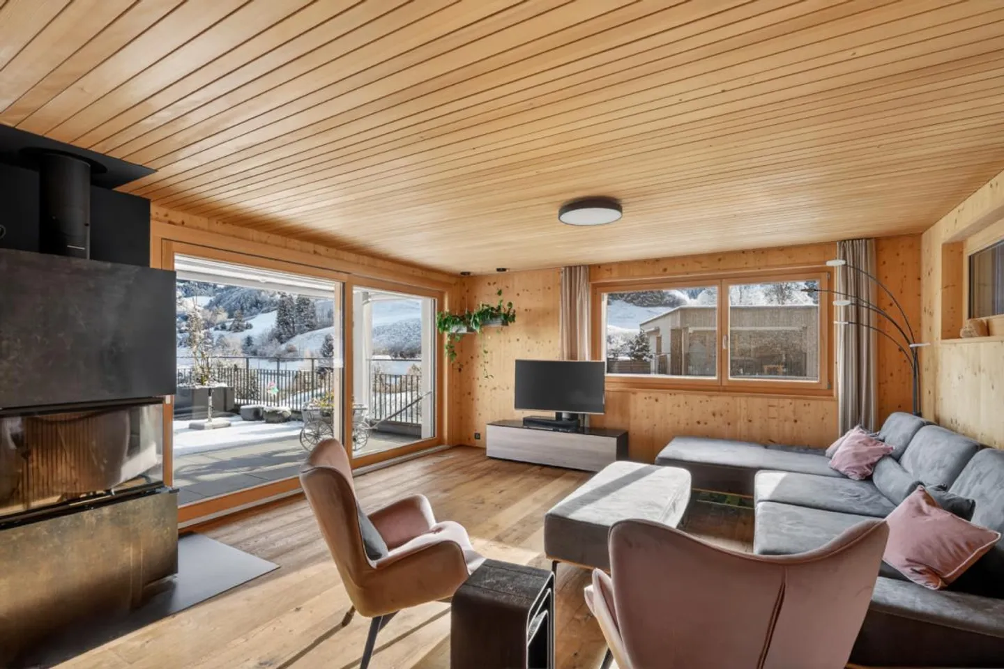 Exclusive penthouse apartment in modern wooden construction with beautiful panoramic view - Photo 2 of 13