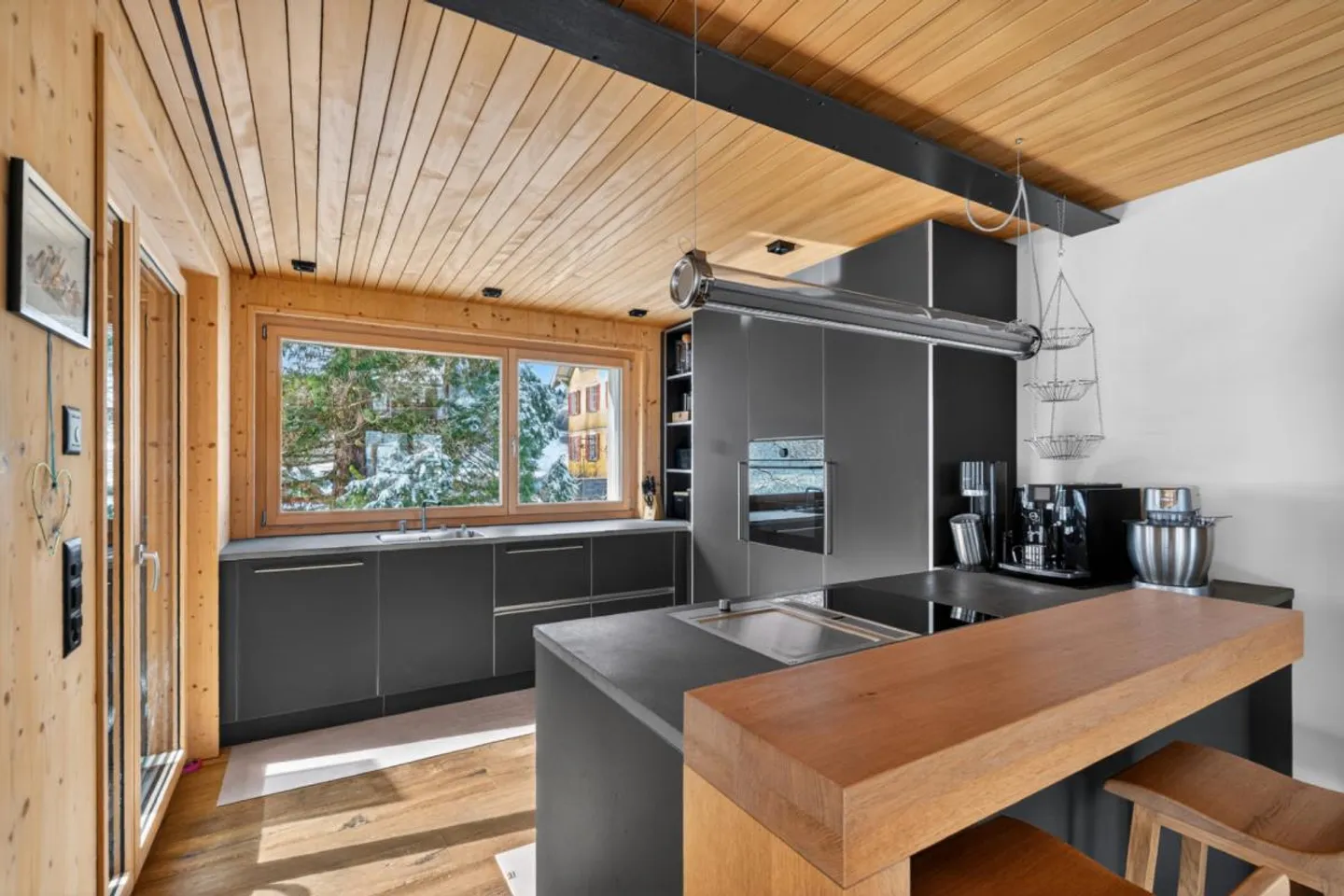 Exclusive penthouse apartment in modern wooden construction with beautiful panoramic view - Photo 3 of 13