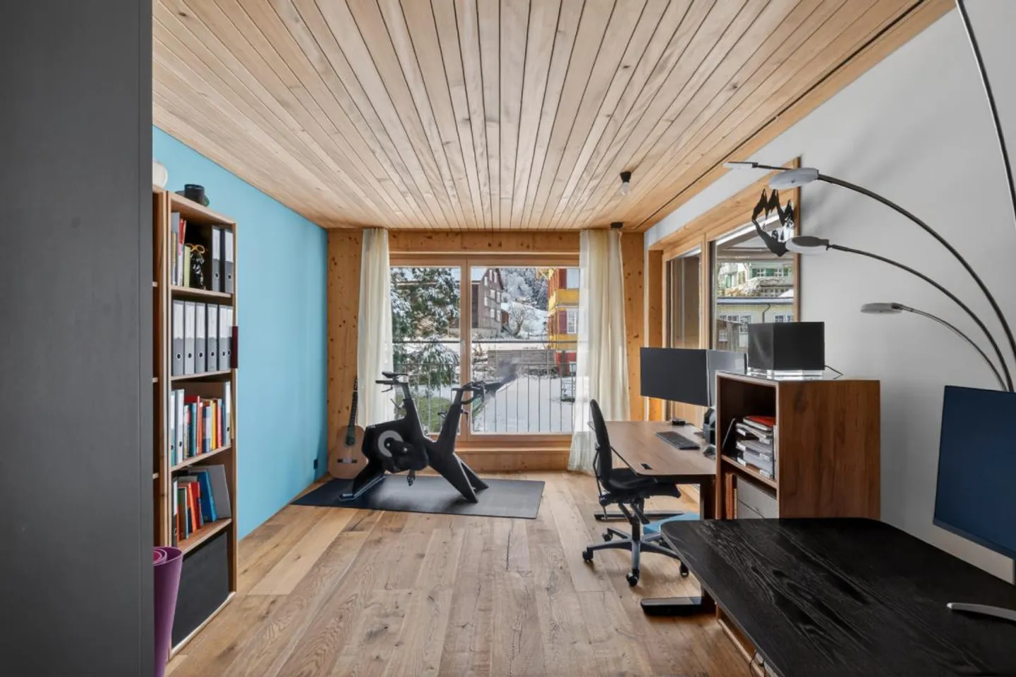 Exclusive penthouse apartment in modern wooden construction with beautiful panoramic view - Photo 7 of 13