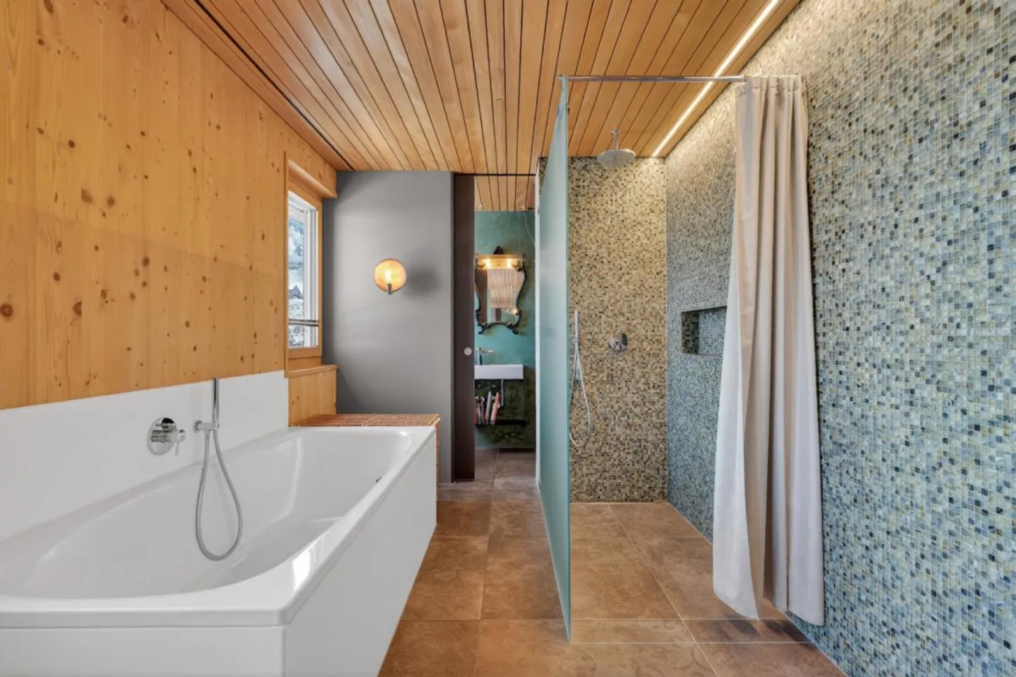 Exclusive penthouse apartment in modern wooden construction with beautiful panoramic view - Photo 8 of 13