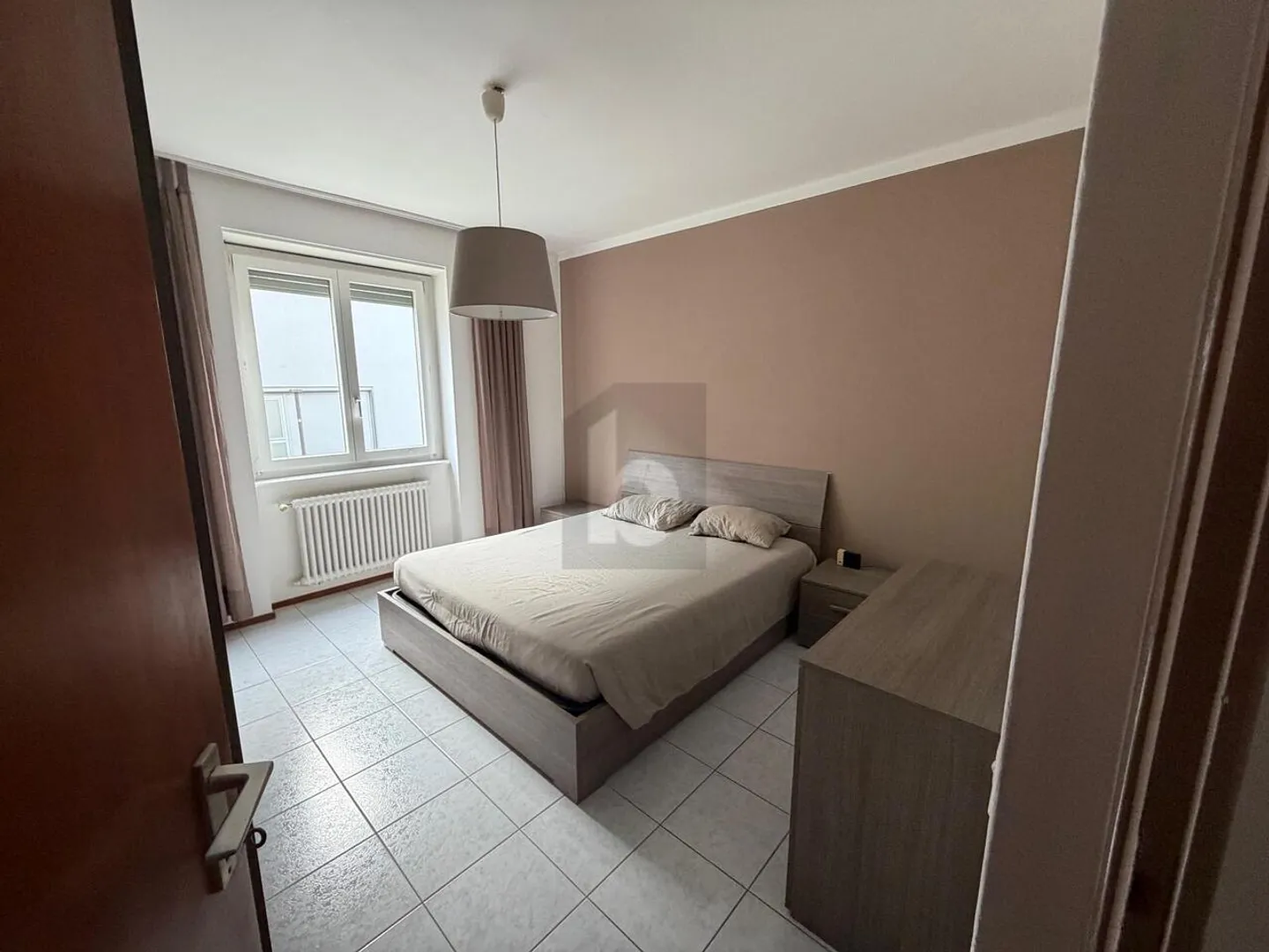 Appartamento spazioso in zona tranquilla - Foto 3 di 6