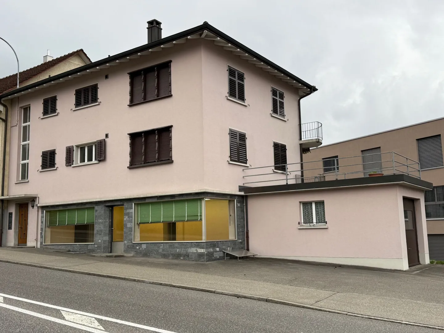 Well-maintained multi-family house with potential - Photo 4 of 20