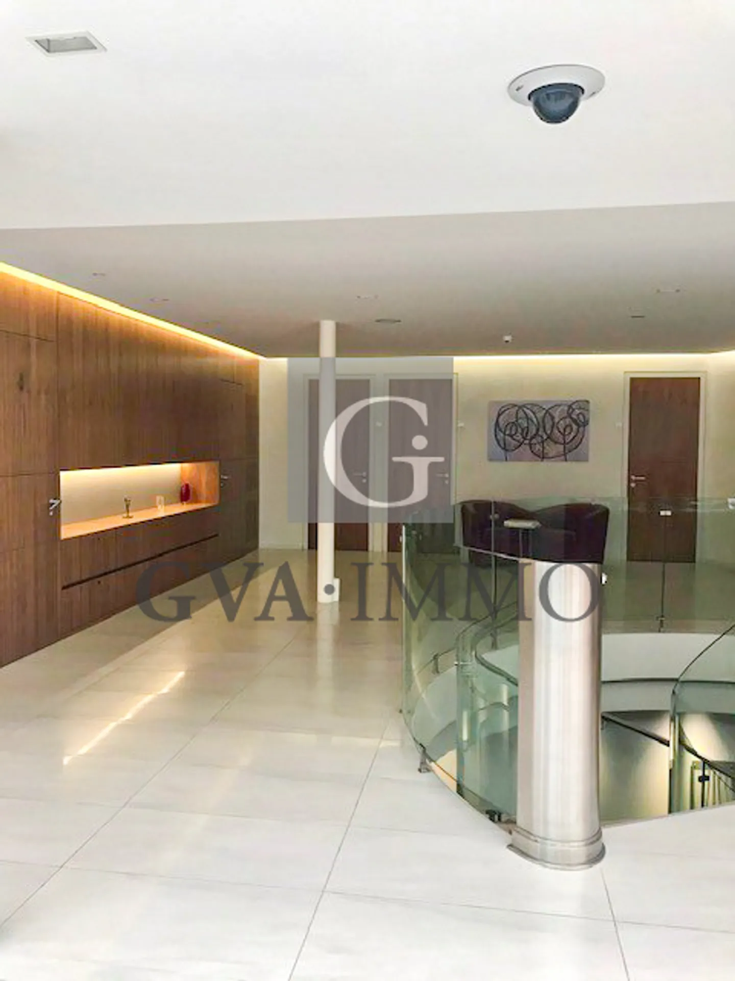 Bureau 26 pièces - Photo 2 sur 9