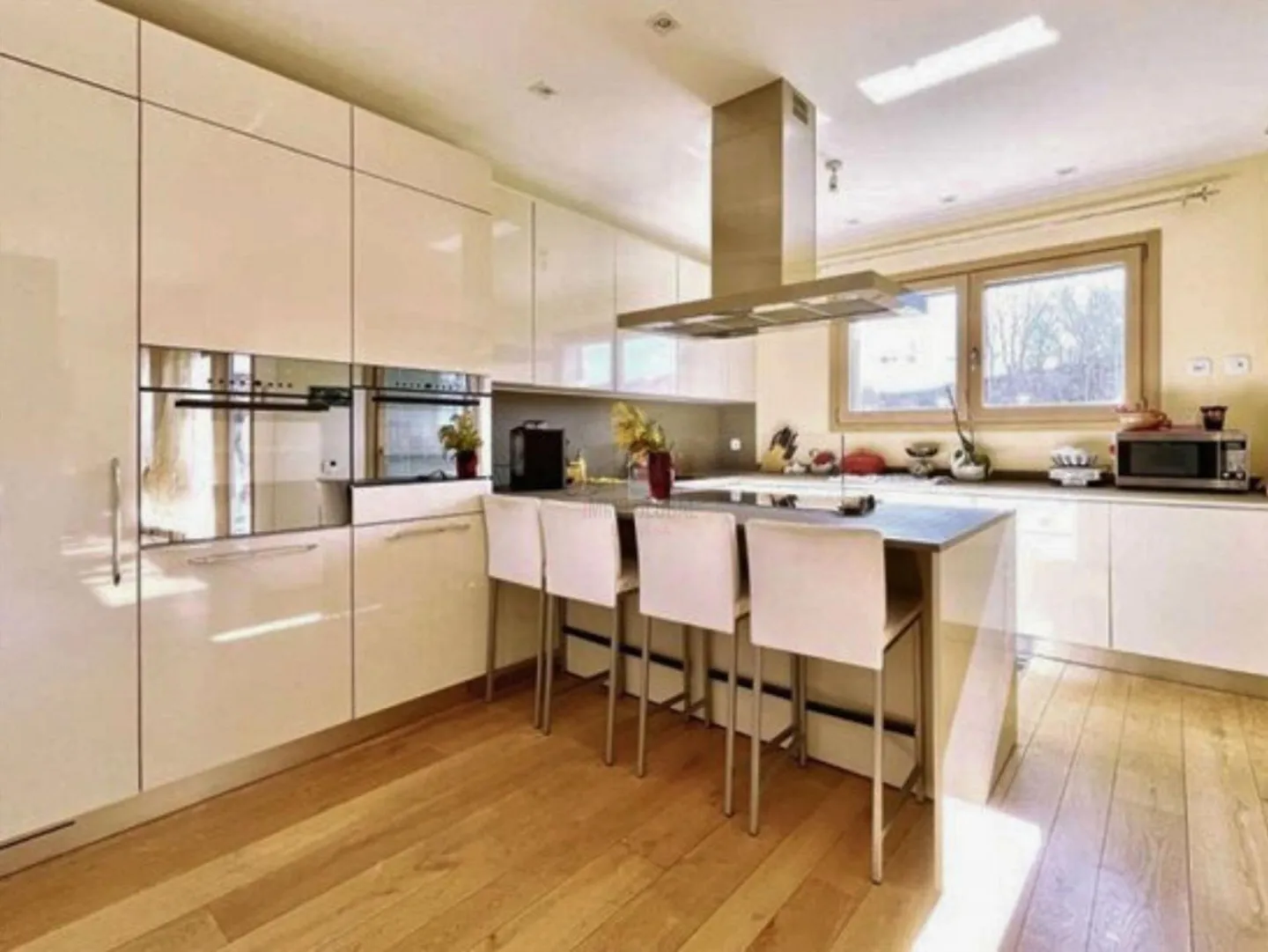 SUPER PRIX, NIVEAU UNIQUE IMMERSÉ DANS LE VERT - Photo 2 sur 12