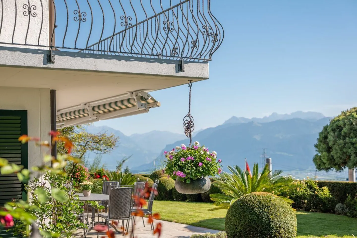 Traumhaftes Wohnparadies mit Wellnessoase und Weitsicht - Foto 1 von 12