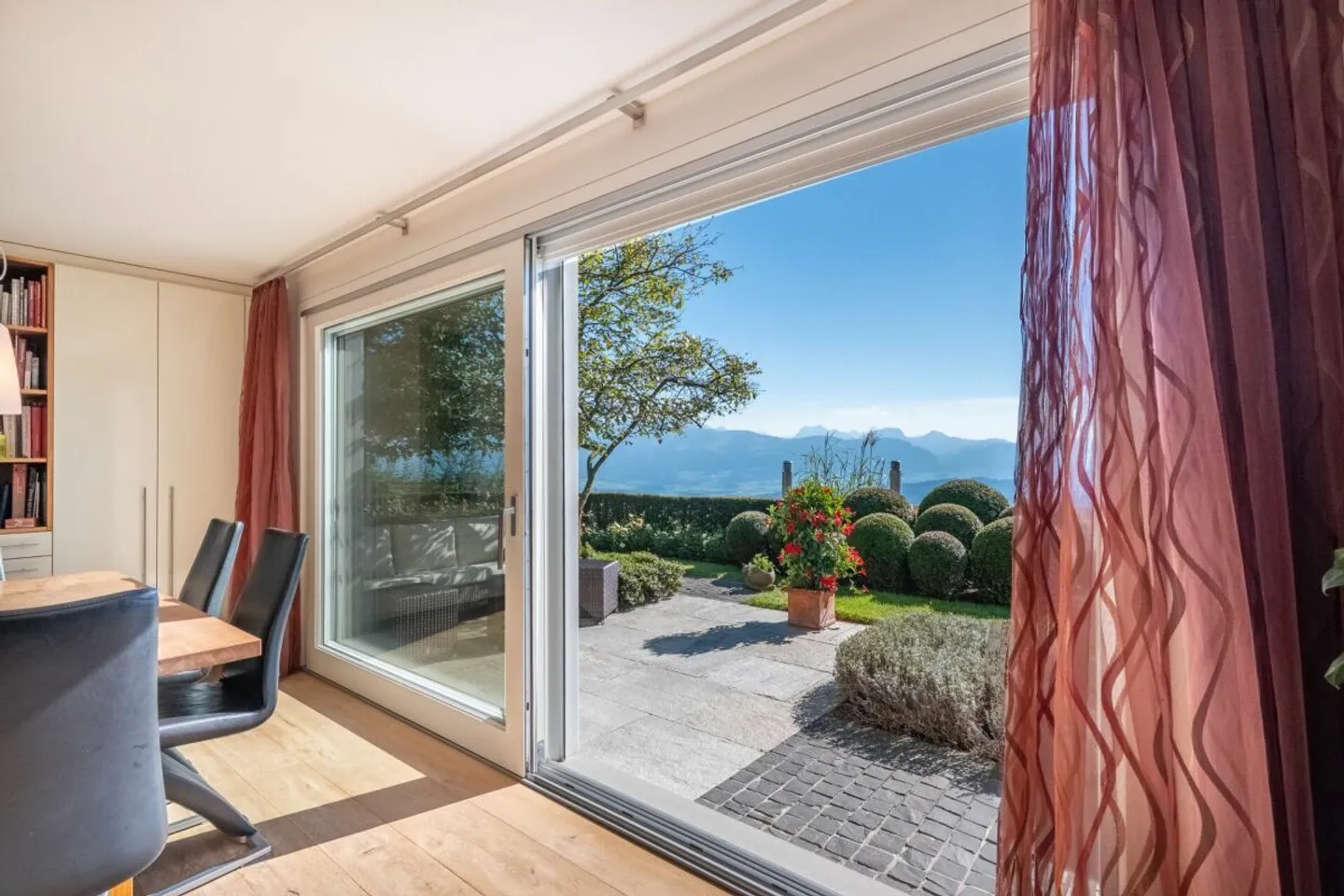 Traumhaftes Wohnparadies mit Wellnessoase und Weitsicht - Foto 3 von 12