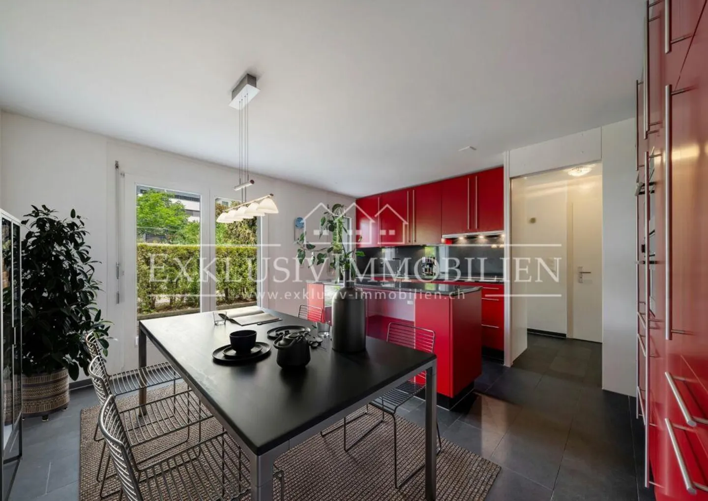 Well-maintained single-family home in a prime location in Jona - Photo 3 of 8