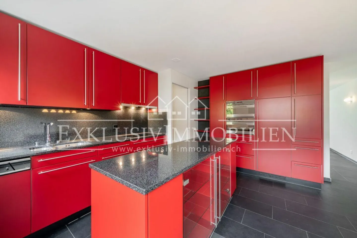 Well-maintained single-family home in a prime location in Jona - Photo 4 of 8