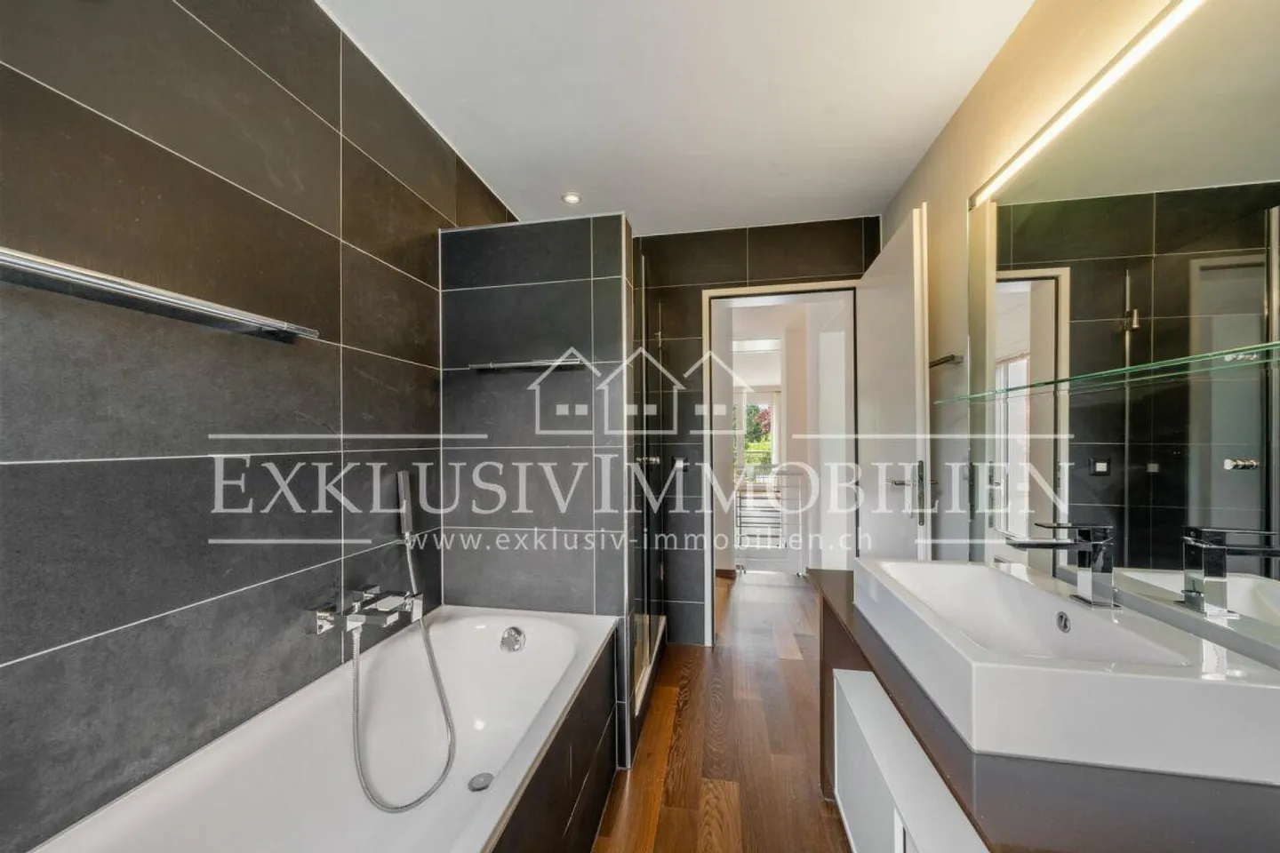 Well-maintained single-family home in a prime location in Jona - Photo 7 of 8