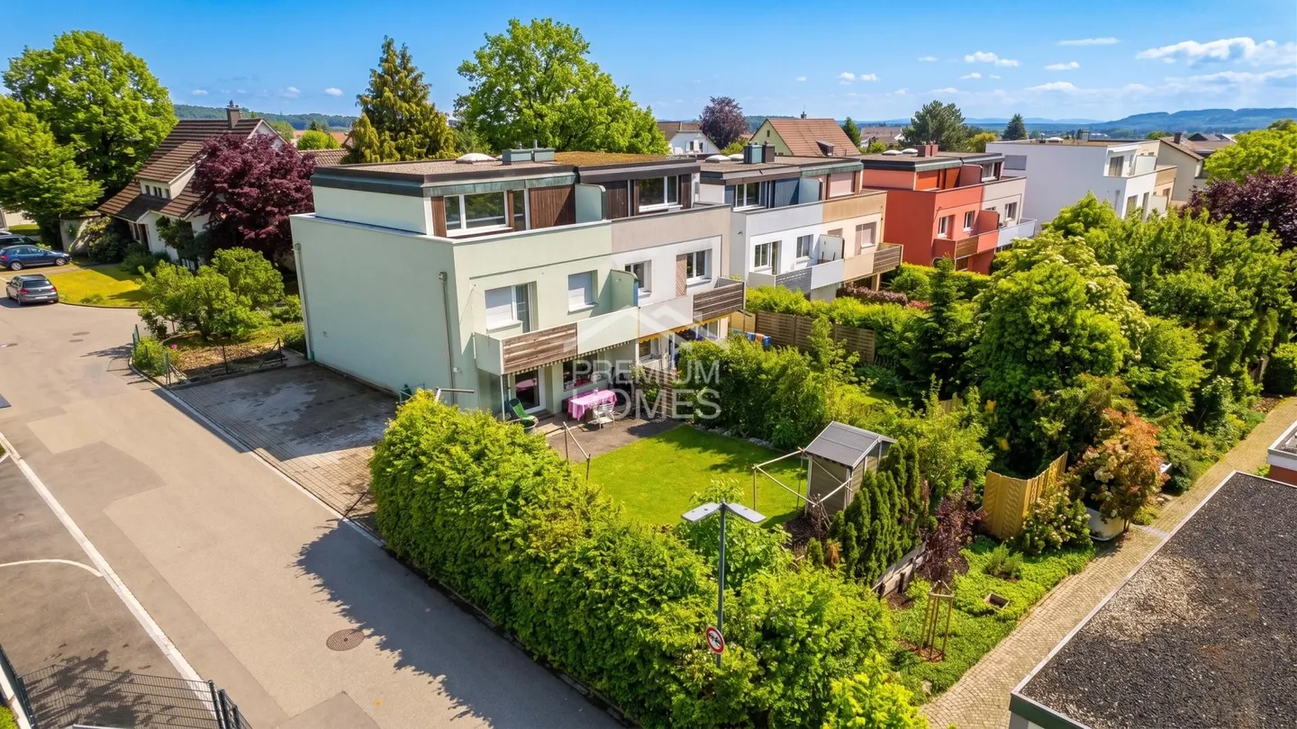 Dreamlike family house with fireplace and sun-drenched garden - Photo 1 of 12
