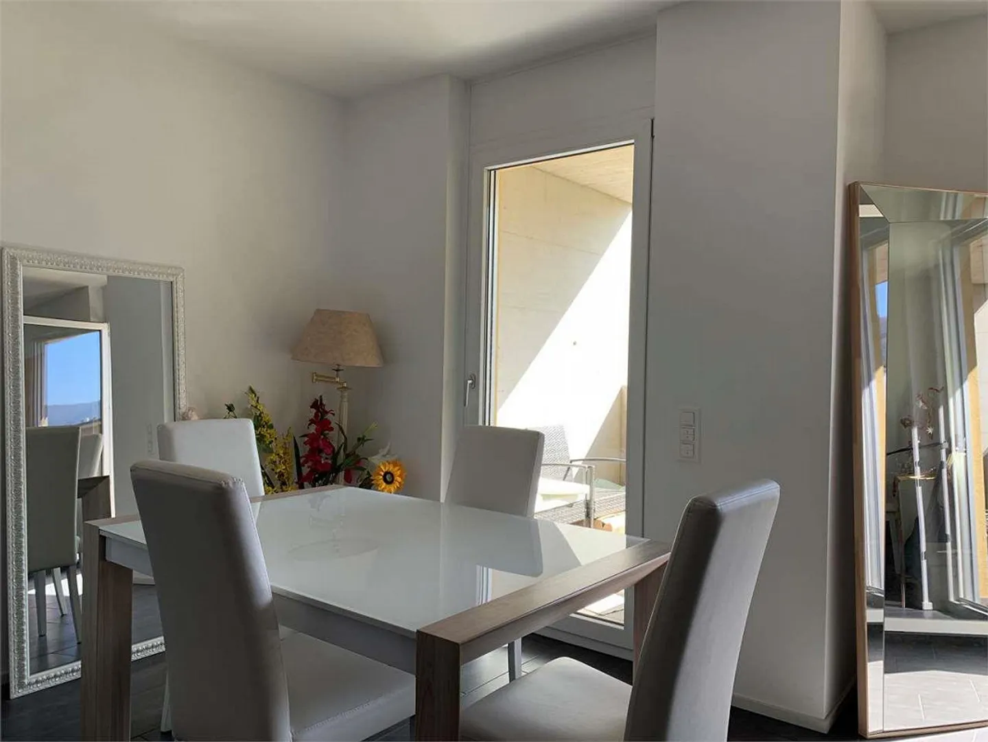 Elegante 3,5 Zimmer mit schöner Aussicht und maximaler Ruhe - Foto 2 von 13