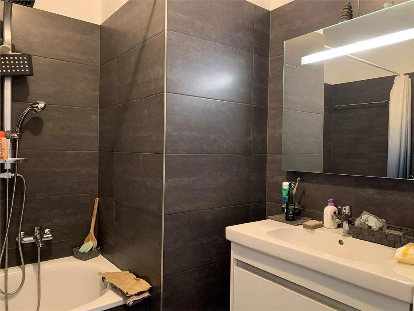 Elegante 3,5 Zimmer mit schöner Aussicht und maximaler Ruhe - Foto 8 von 13