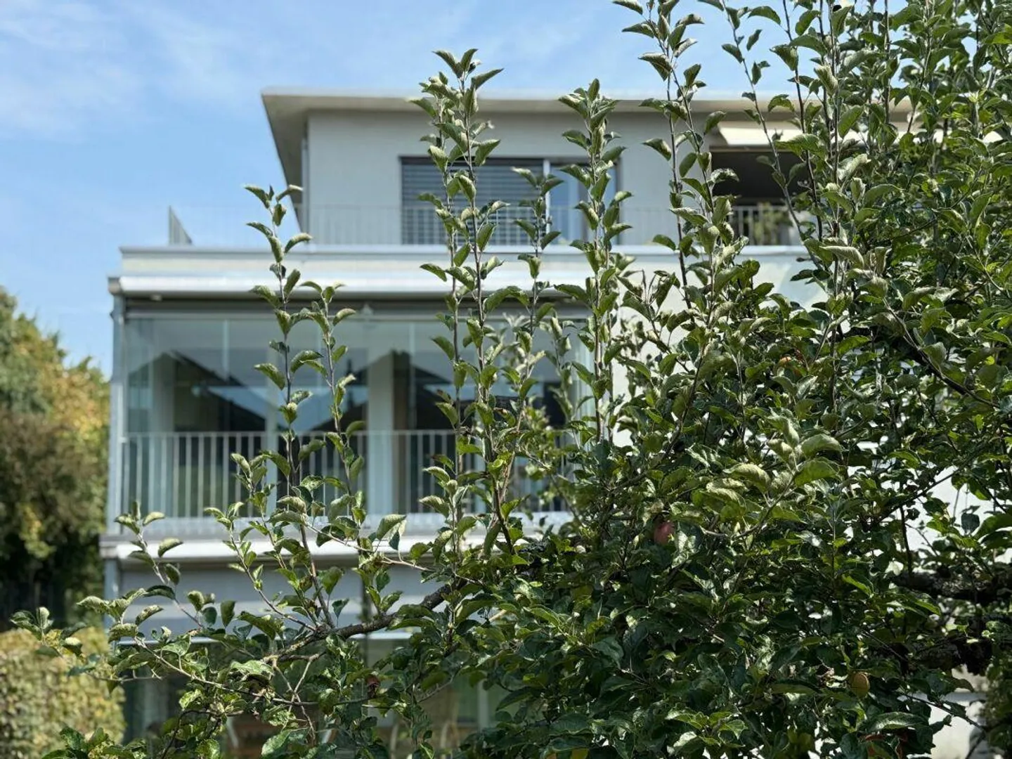 Bel appartement avec balcon et place de parking - Photo 2 sur 9