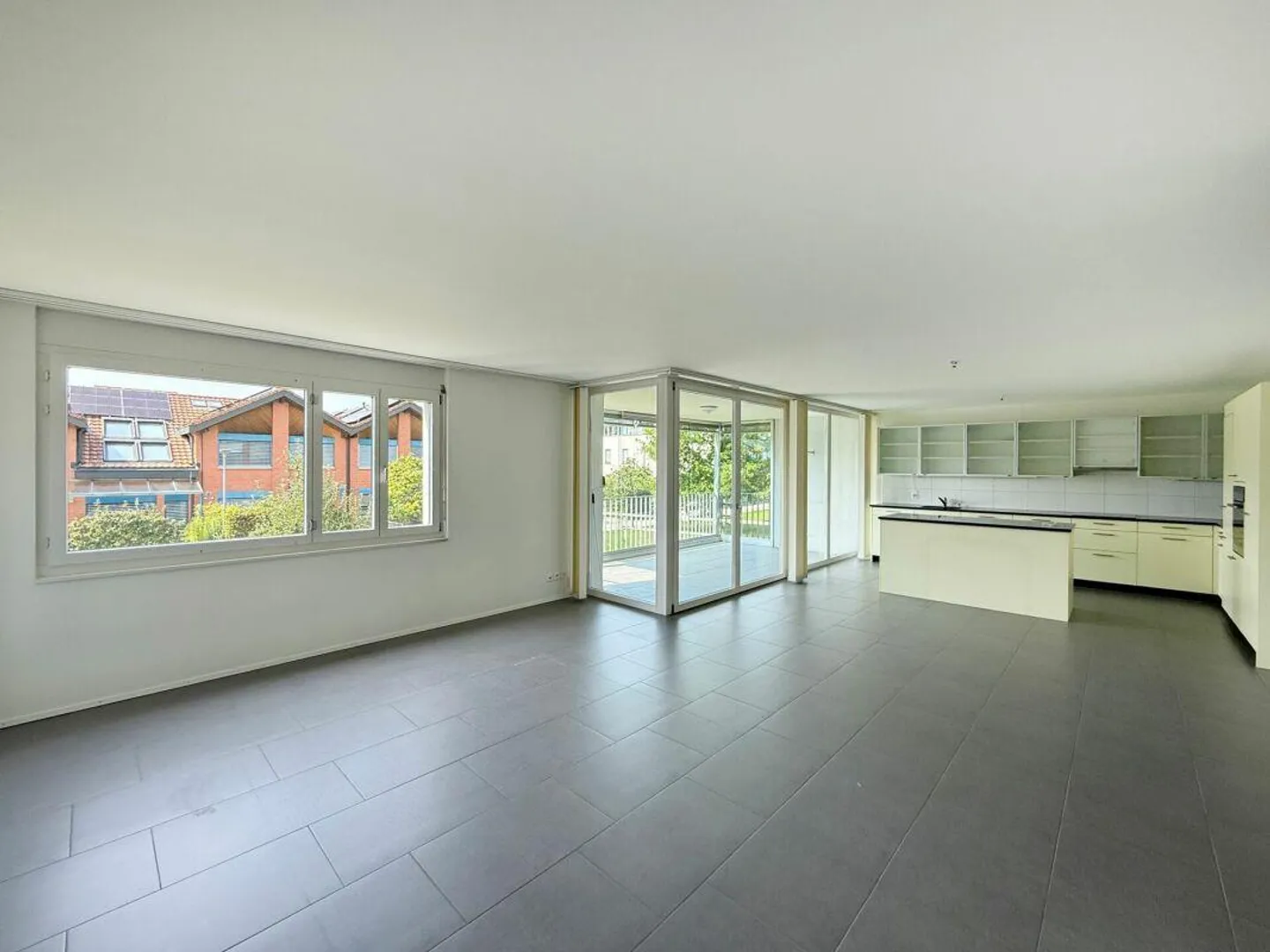 Bel appartement avec balcon et place de parking - Photo 3 sur 9