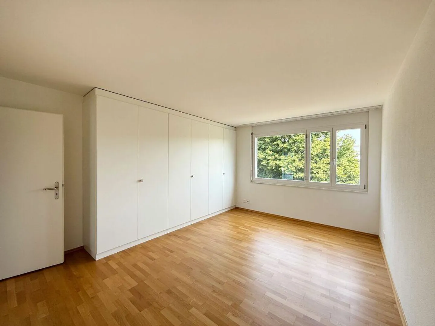 Bel appartement avec balcon et place de parking - Photo 4 sur 9