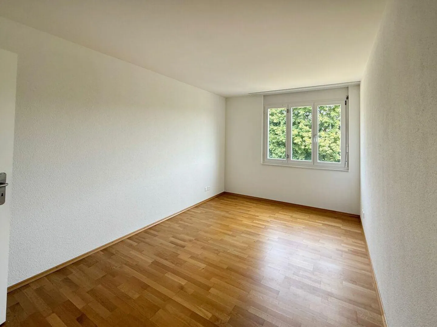 Bel appartement avec balcon et place de parking - Photo 5 sur 9